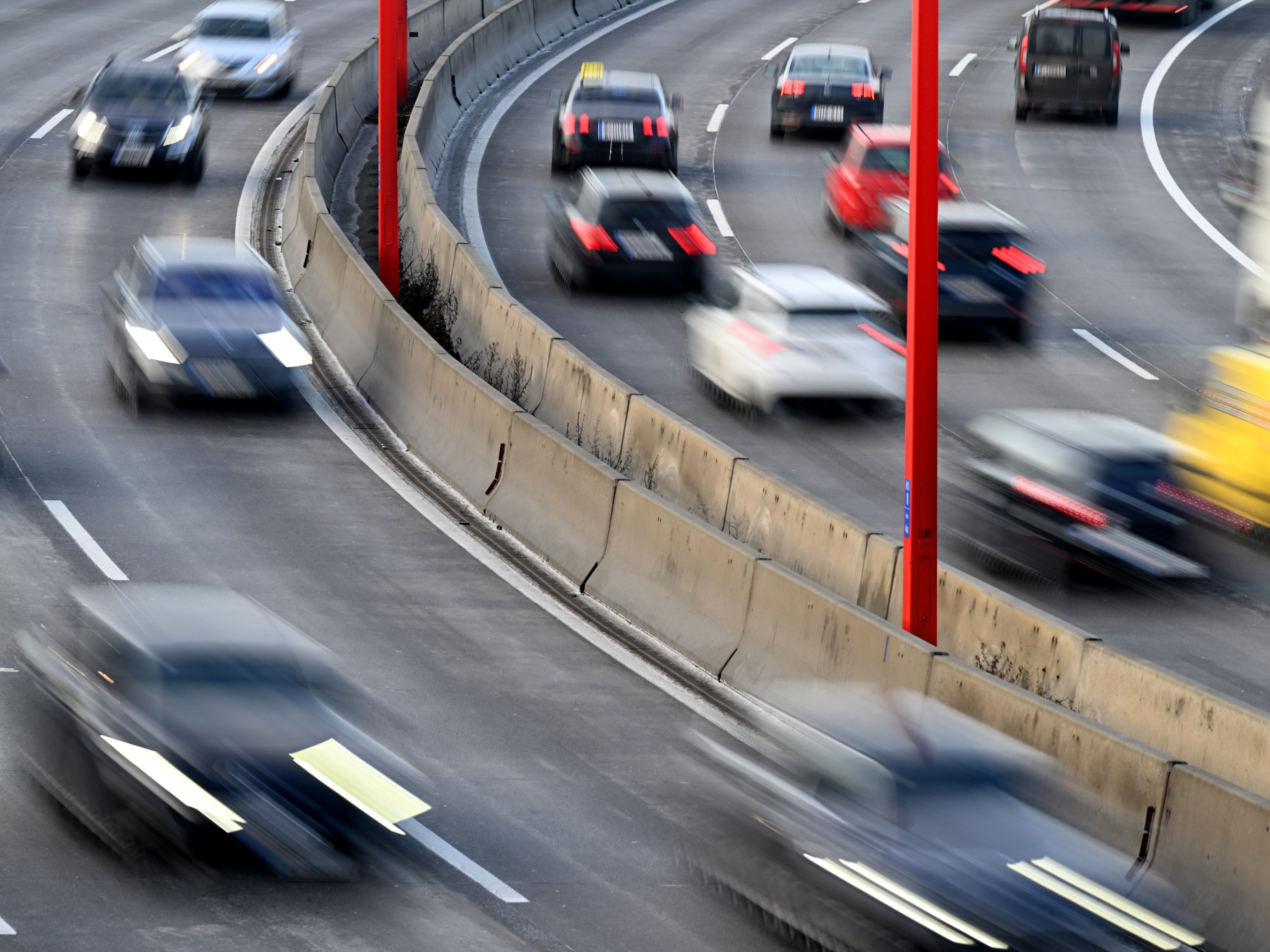 Das Wochenende bringt Sanierungsarbeiten auf der Wiener A23. Das Wochenende bringt Sanierungsarbeiten auf der Wiener A23.