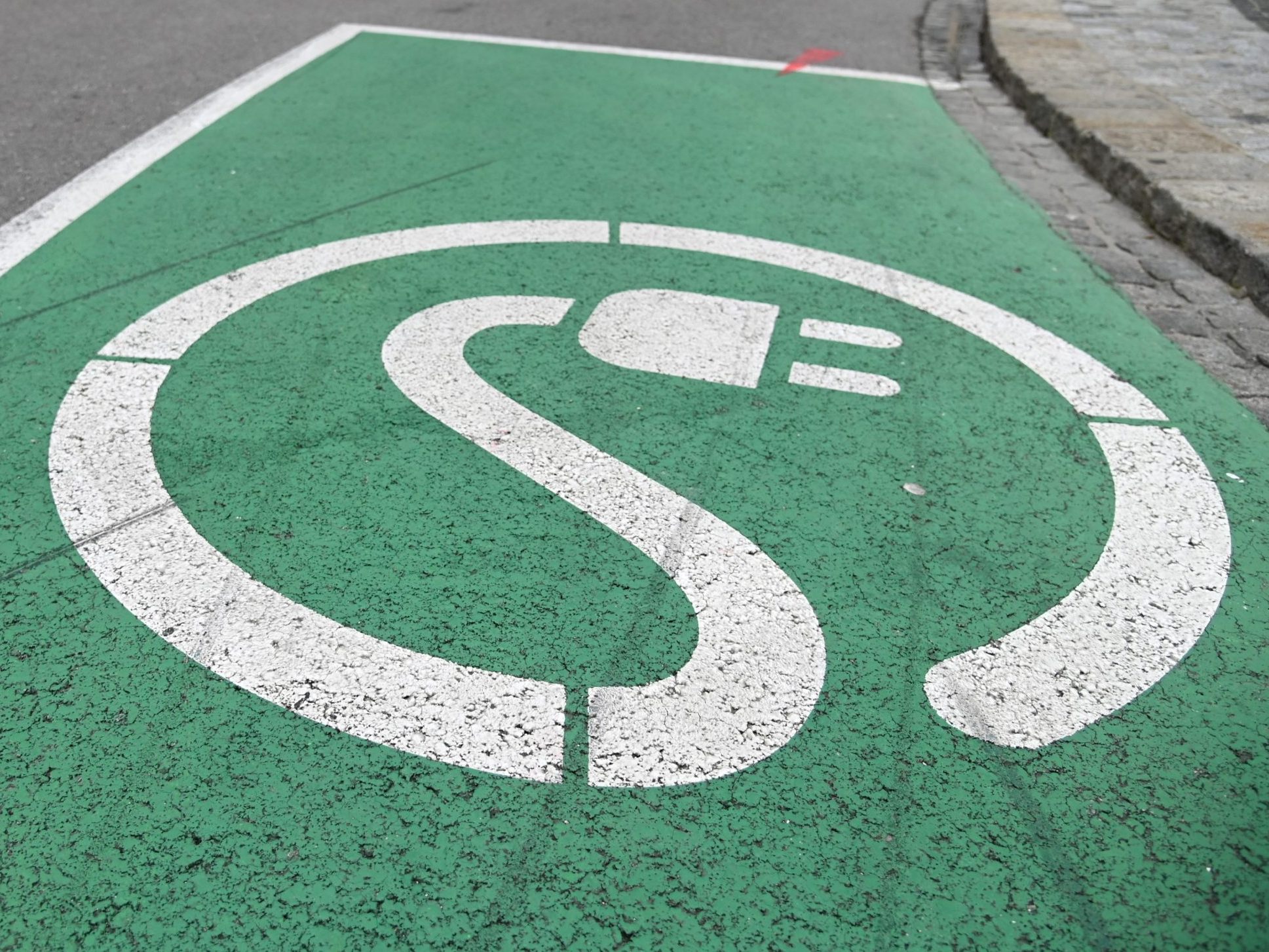 Das NoVA-Aus für Diesel ließ den Anteil der E-Transporter einbrechen.
