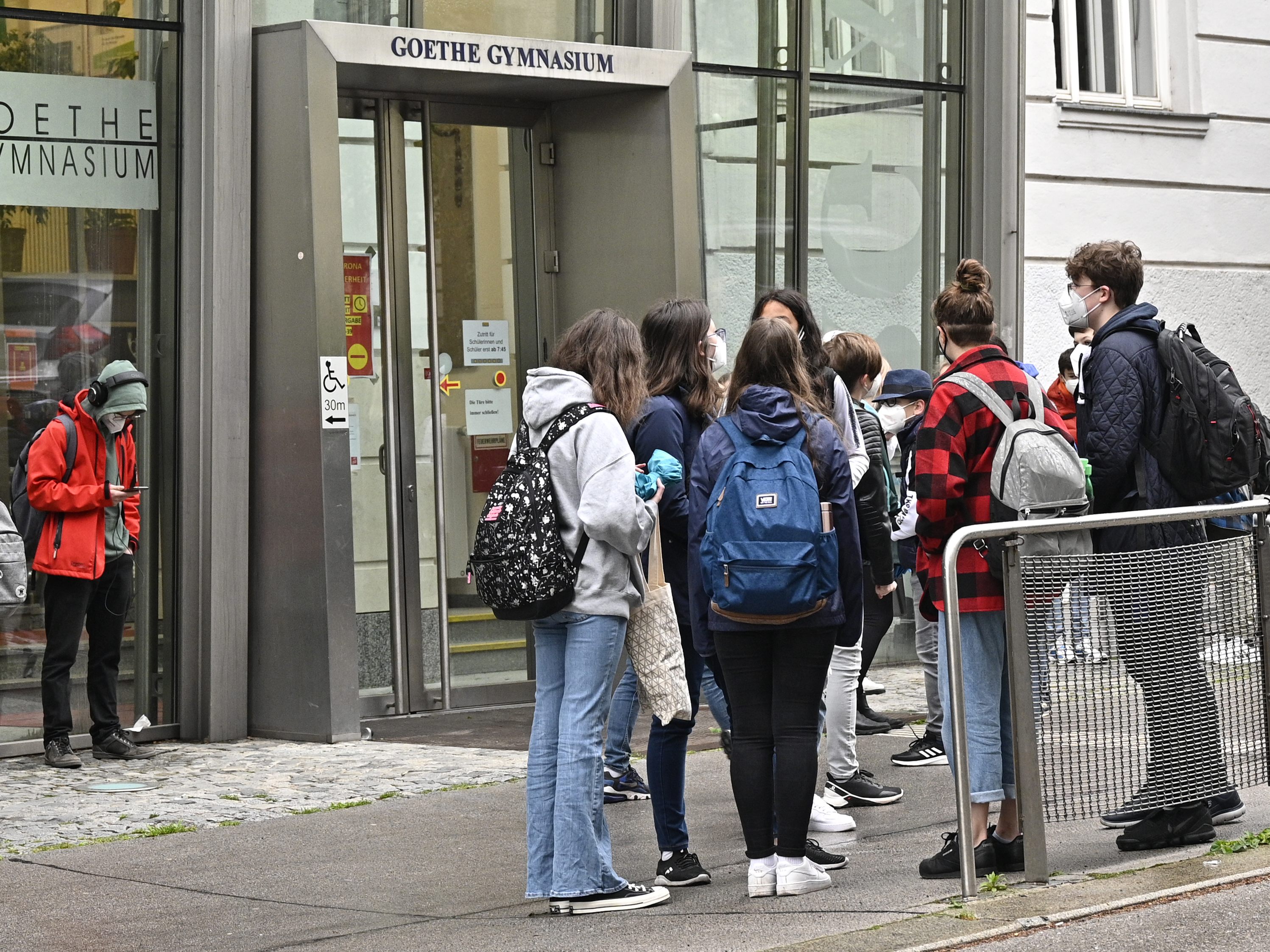 Schuleschwänzen kann Strafen nach sich ziehen.