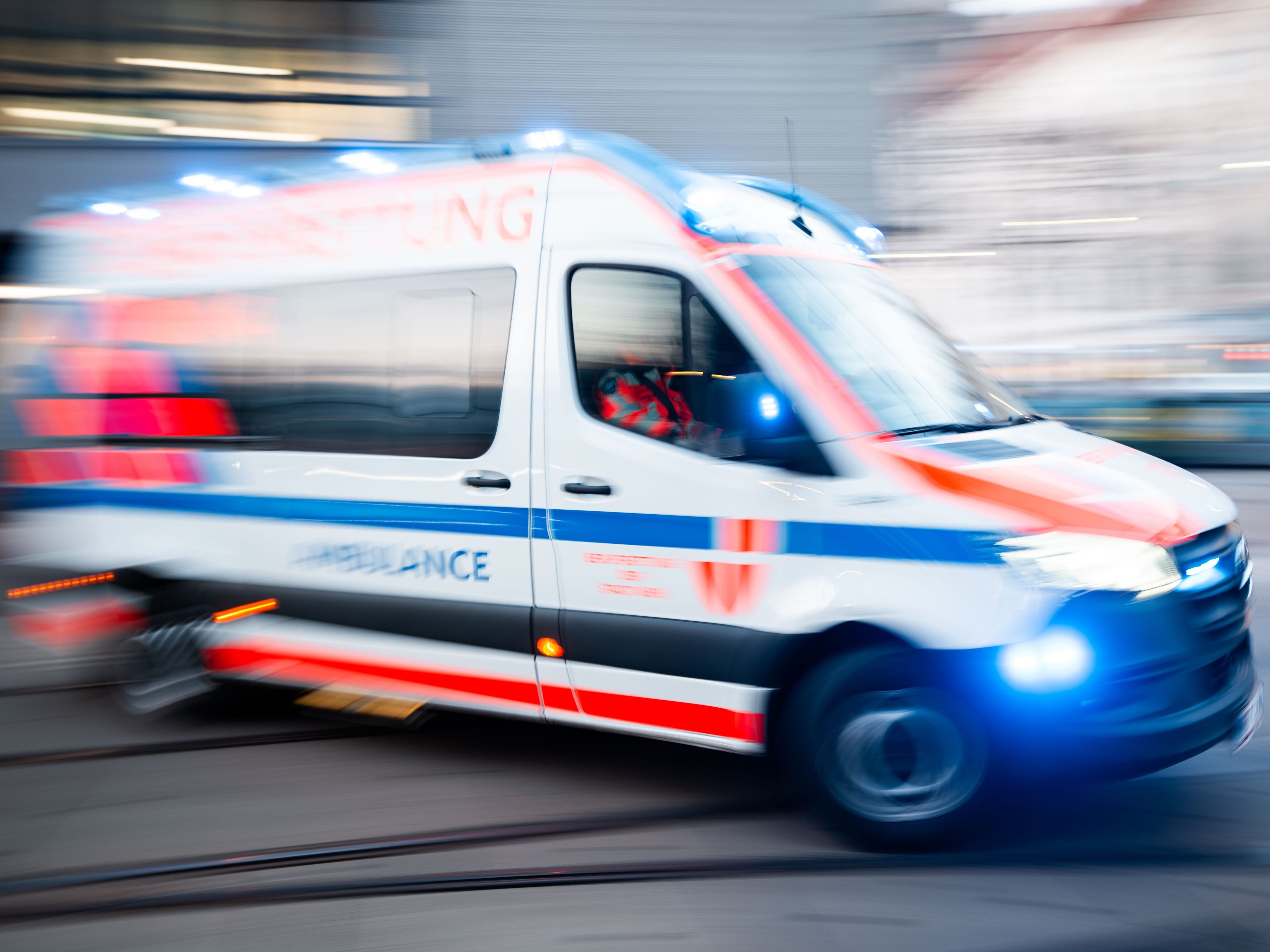 Die Berufsrettung versorgte die Arbeiter. Die Berufsrettung versorgte die Arbeiter.