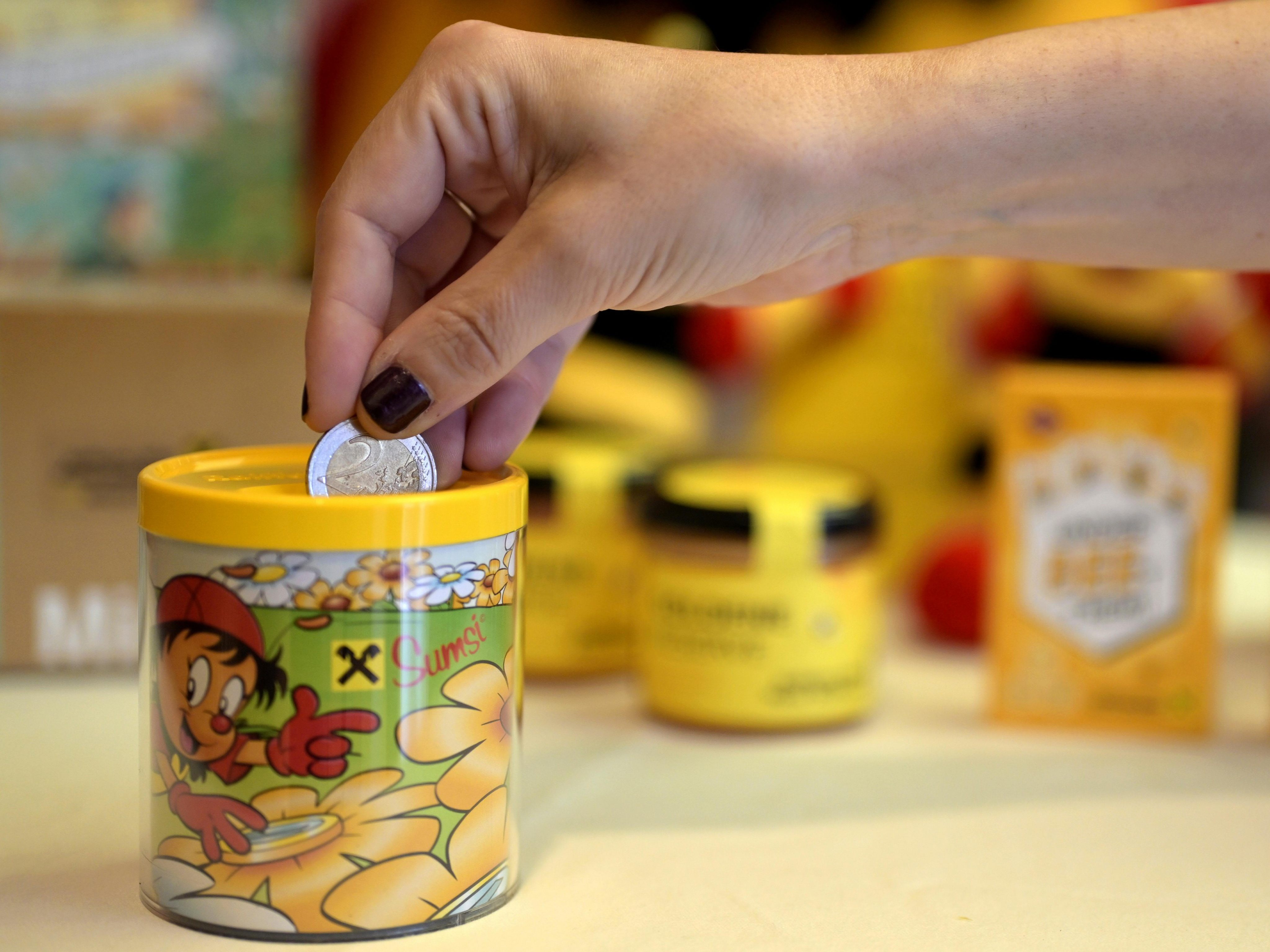 Nur jeder Dritte ist mit seinem Ersparten zufrieden. Nur jeder Dritte ist mit seinem Ersparten zufrieden.