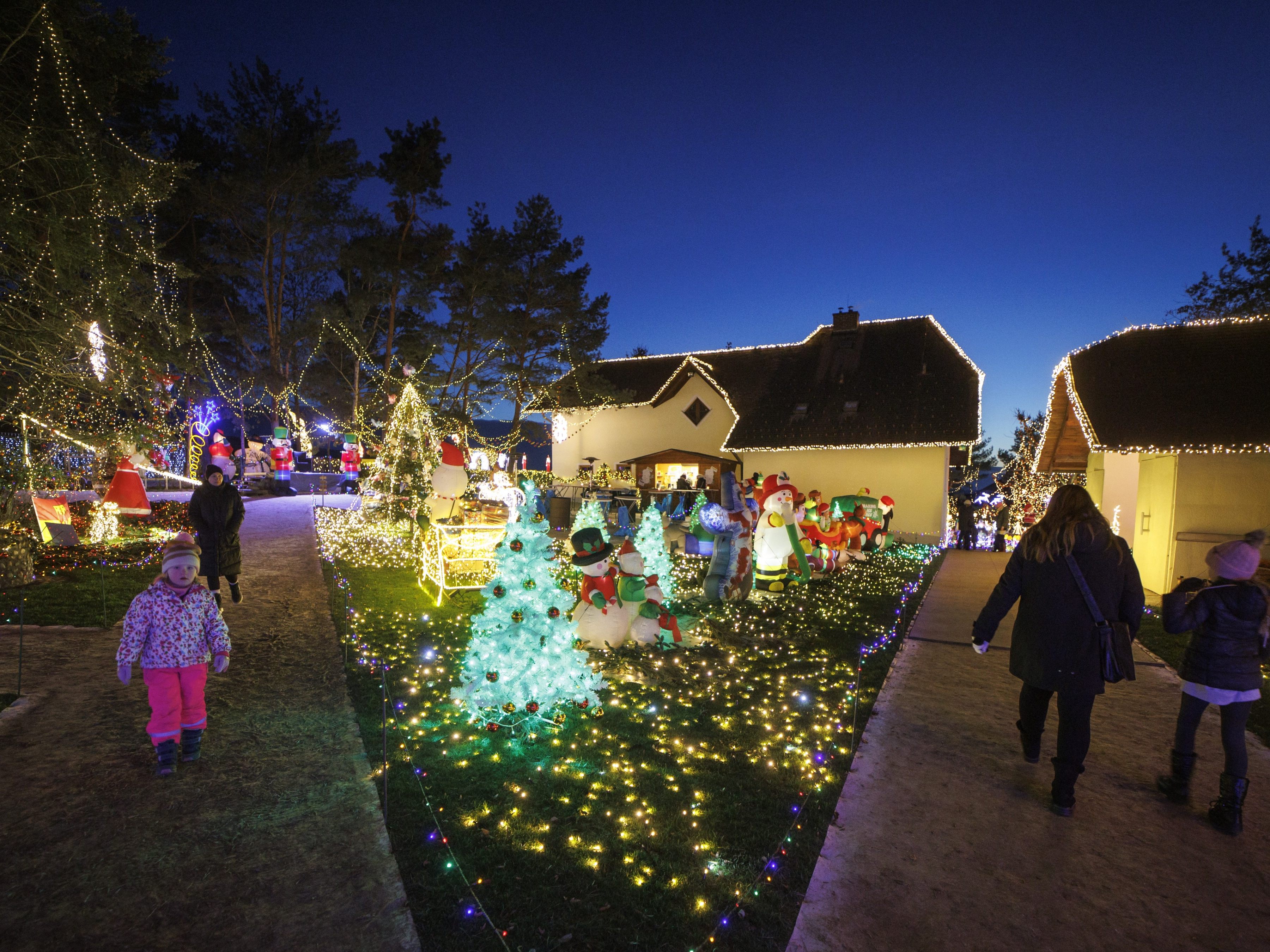 Das Weihnachtshaus in Bad Tatzmannsdorf steht wieder in den Startlöchern. Das Weihnachtshaus in Bad Tatzmannsdorf steht wieder in den Startlöchern.