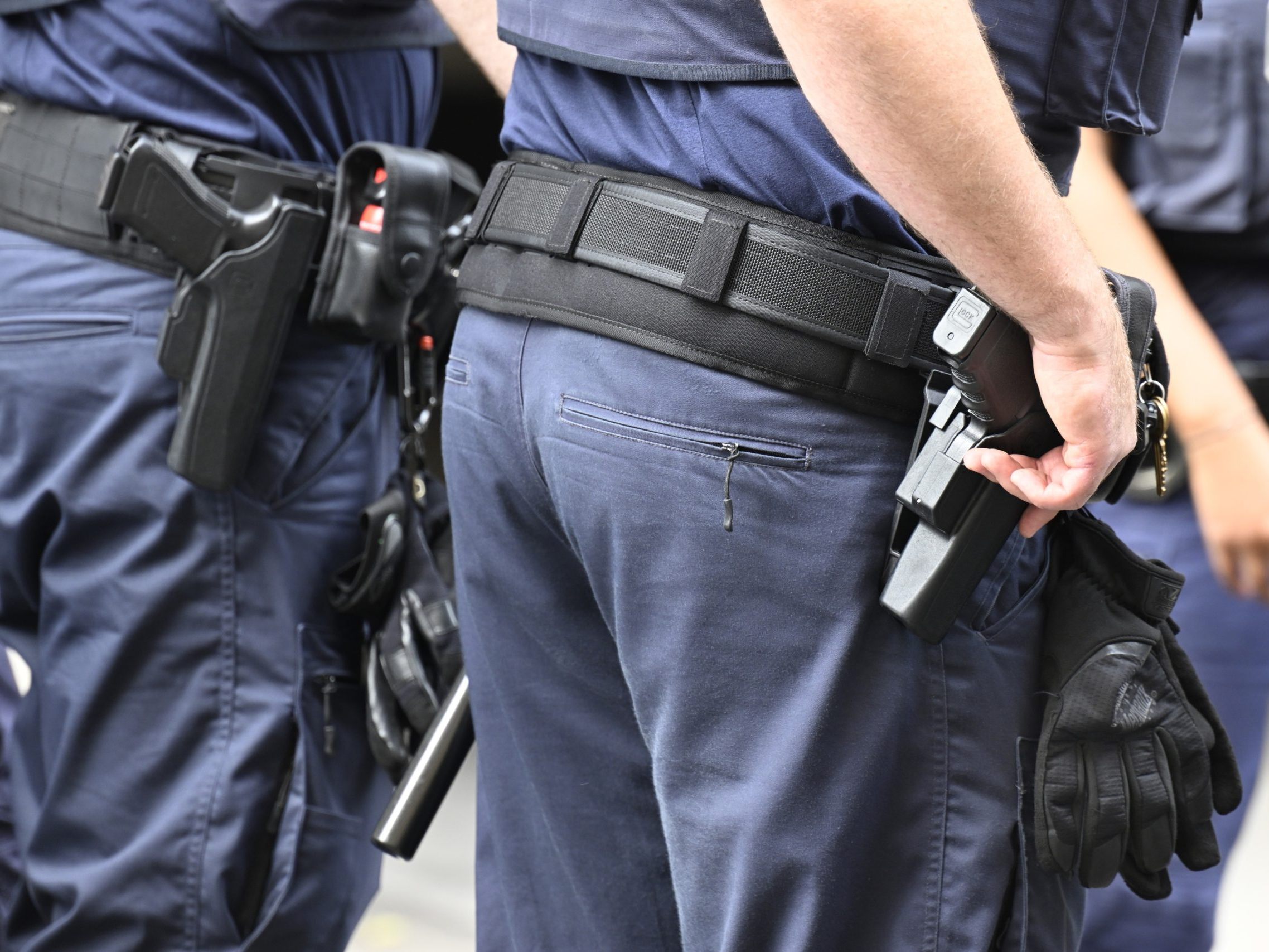 In einer gemeinsamen Aktion von österreichischer Polizei und Europol ist offenbar ein international agierender Menschenhändlerring zerschlagen worden. In einer gemeinsamen Aktion von österreichischer Polizei und Europol ist offenbar ein international agierender Menschenhändlerring zerschlagen worden.
