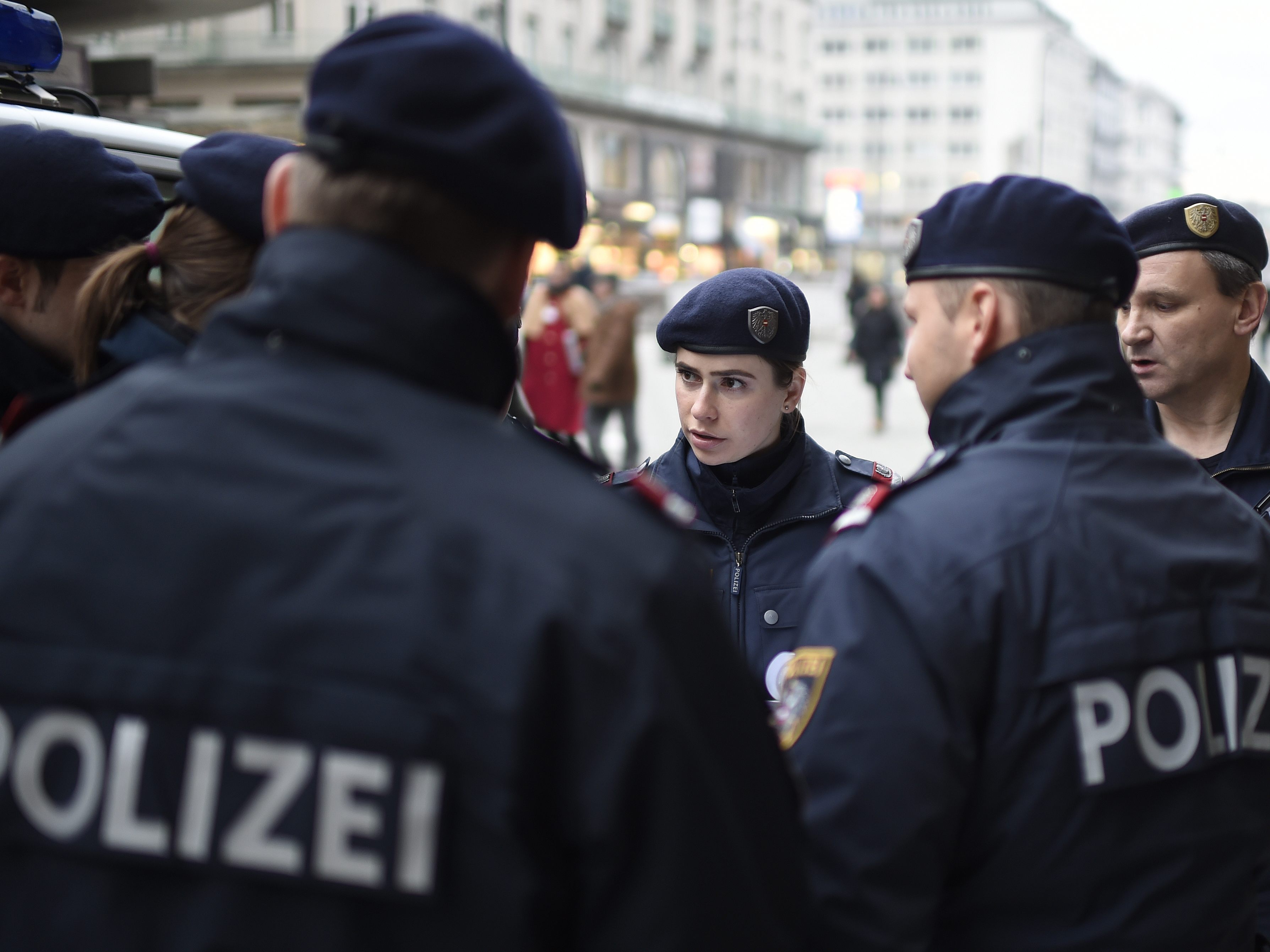 Die Polizei konnte den Gesuchten festnehmen. Die Polizei konnte den Gesuchten festnehmen.