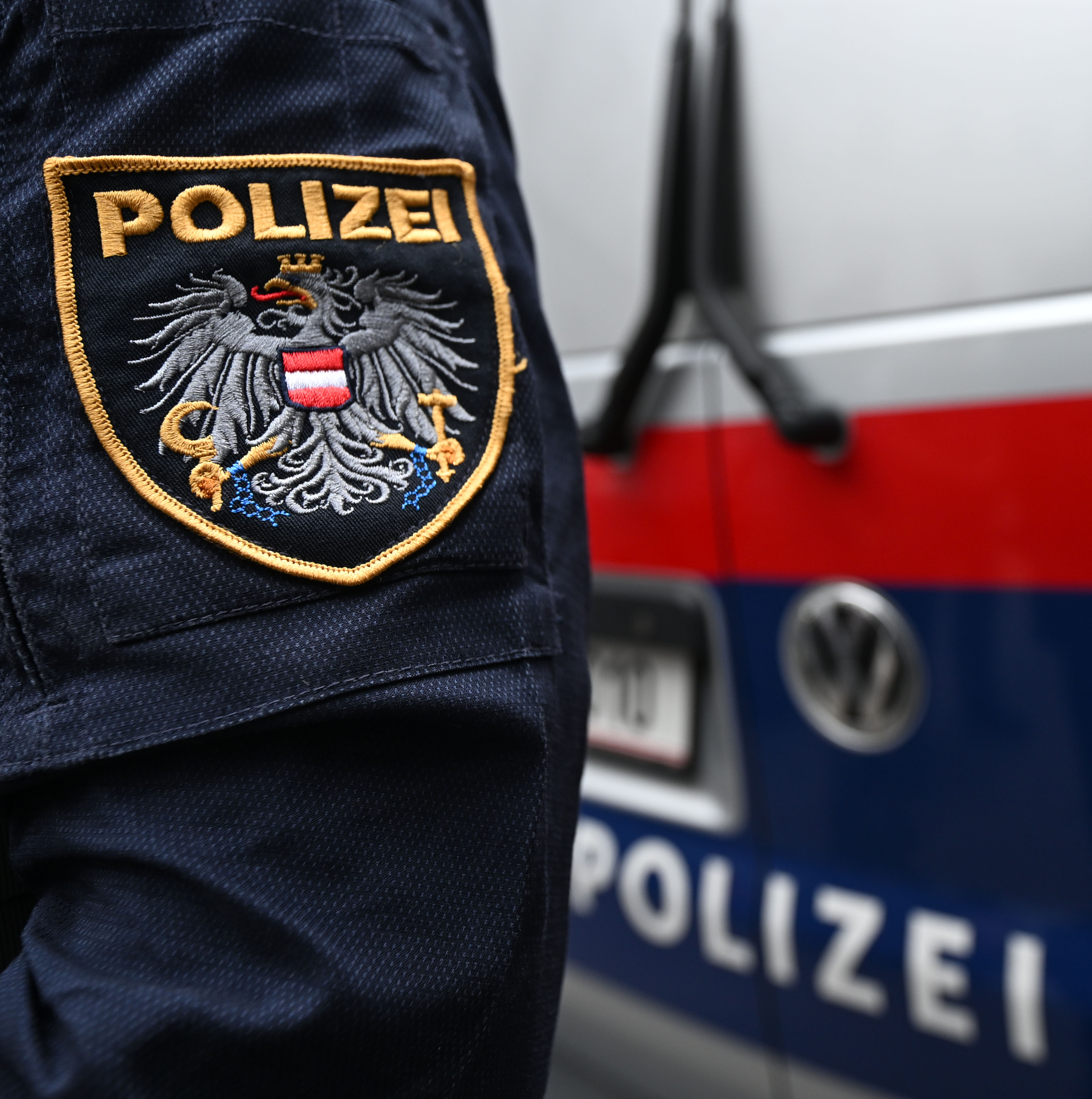 Messerangriffe und Raub in Wien: Zwei Verletzte, drei Männer verhaftet