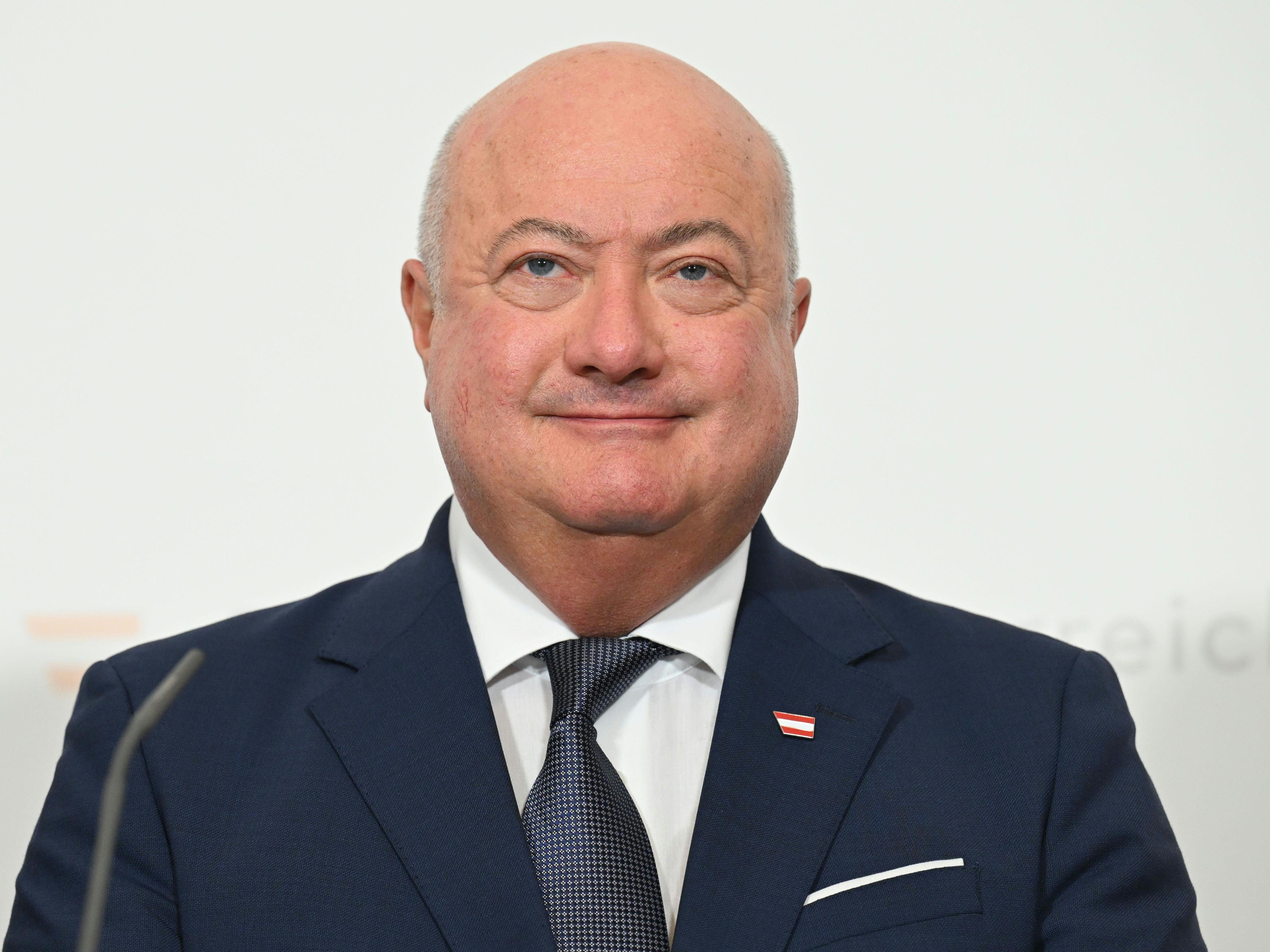 Bundeskanzler Christian Stocker (ÖVP) sprach in einer Aussendung seinen Dank an die Gewerkschaft und alle Beschäftigten im öffentlichen Dienst aus.