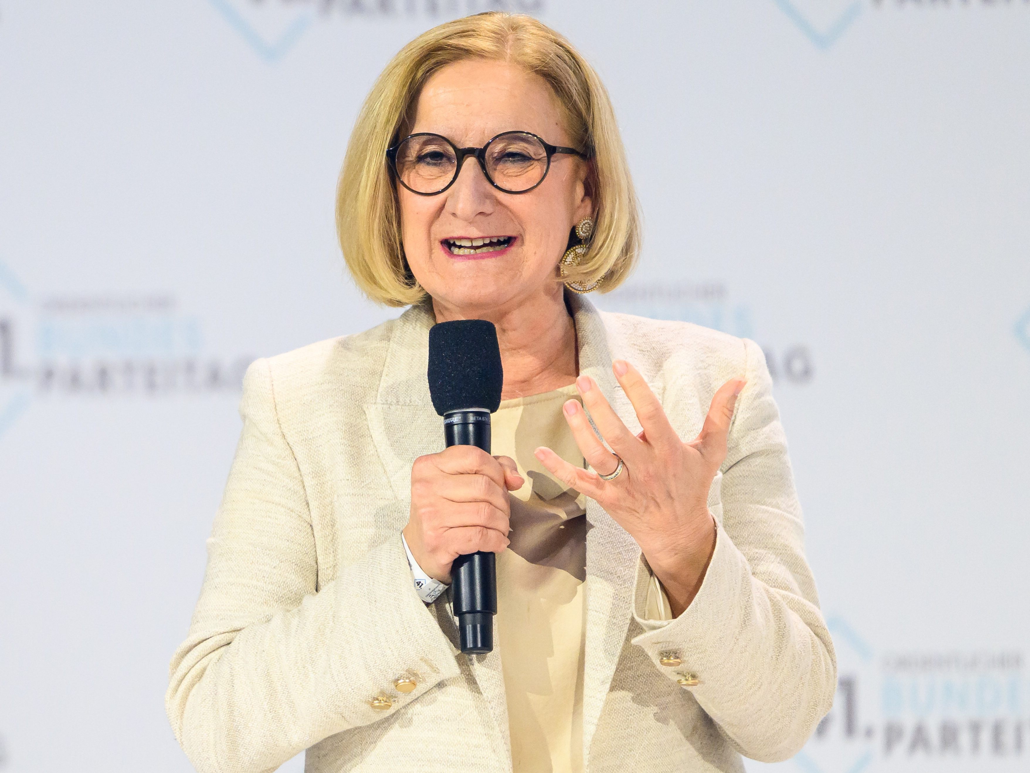 Mikl-Leitner will strengere Regeln bei der Sozialhilfe. Mikl-Leitner will strengere Regeln bei der Sozialhilfe.