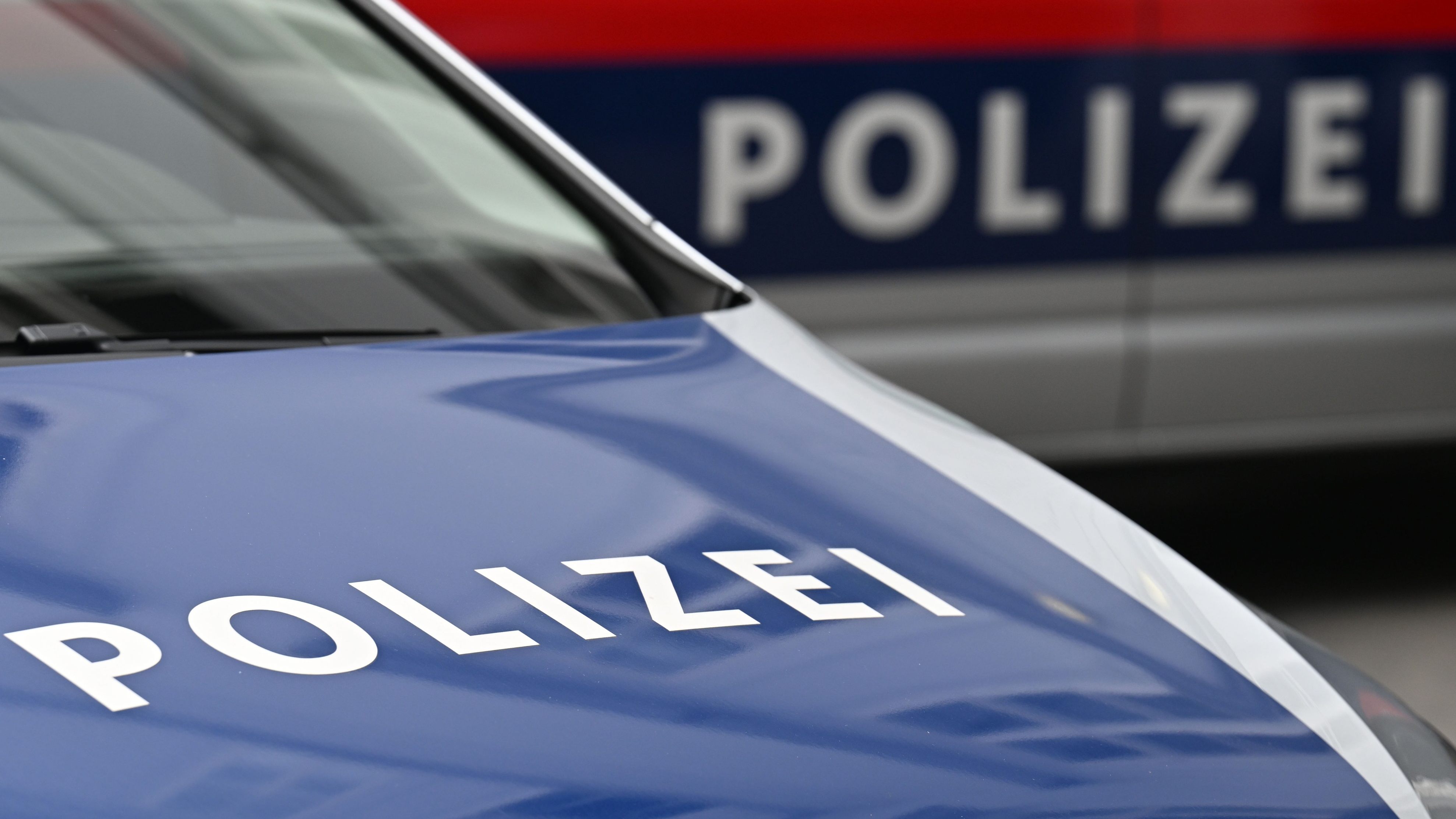 Die Wiener Polizei sucht einen Angreifer am Wiener Westbahnhof.