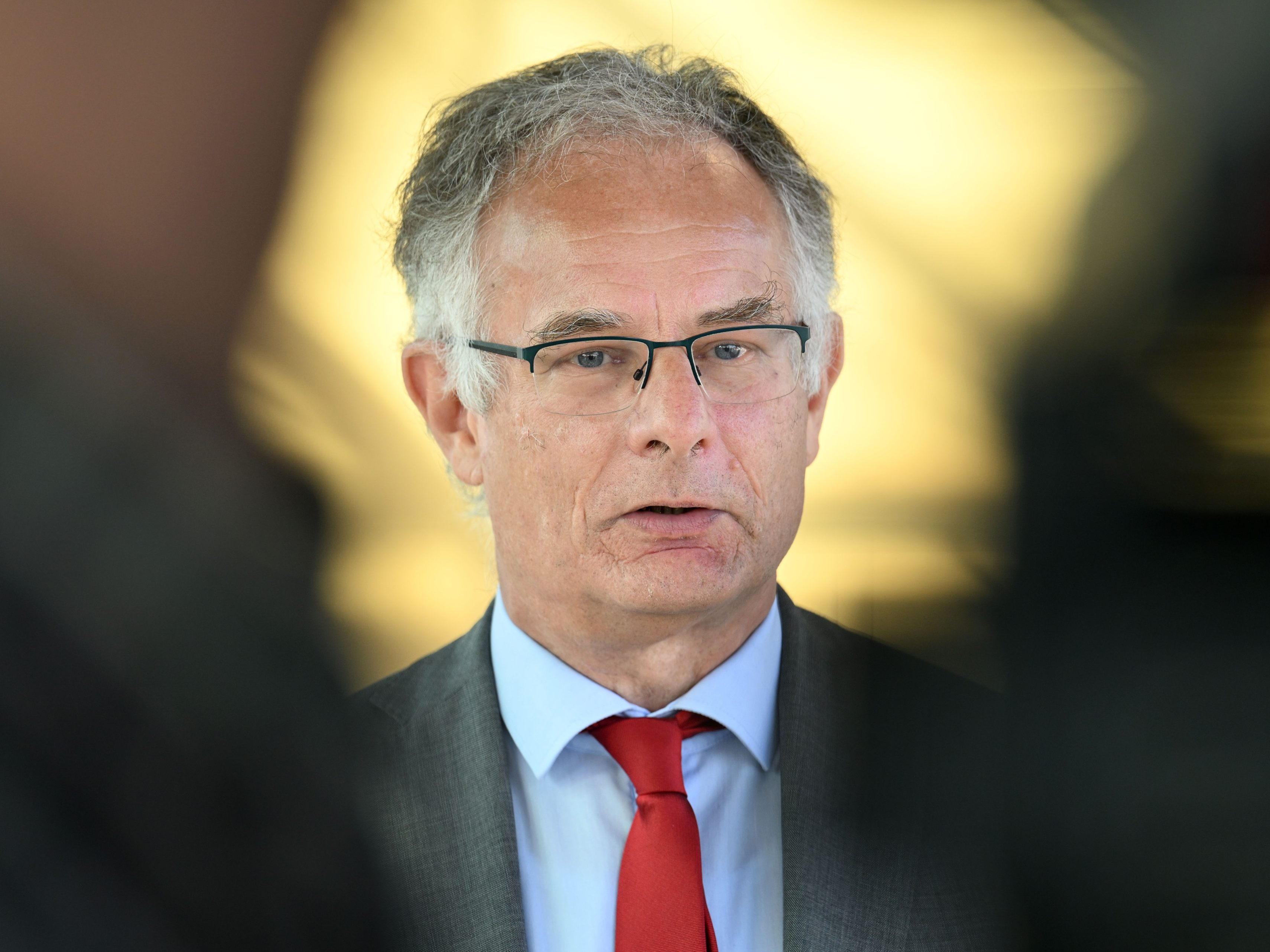 Das Budget-Ziel für 2026 bleibt bei einem Minus von 4,2 Prozent.