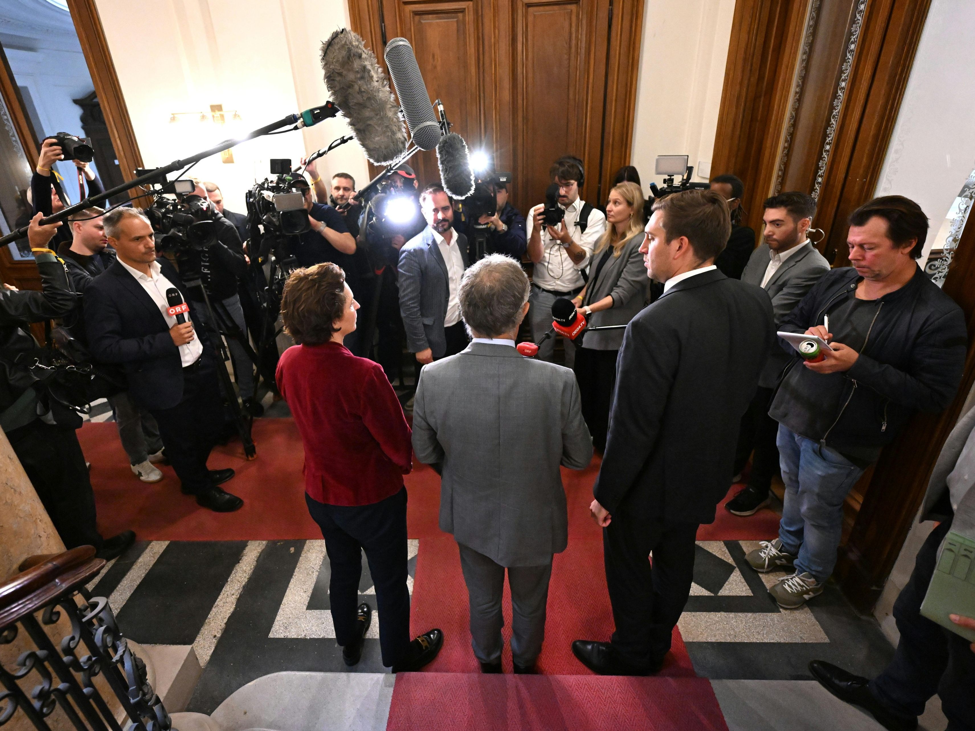Niederösterreich und Salzburg übernehmen den Beamten-KV-Abschluss.