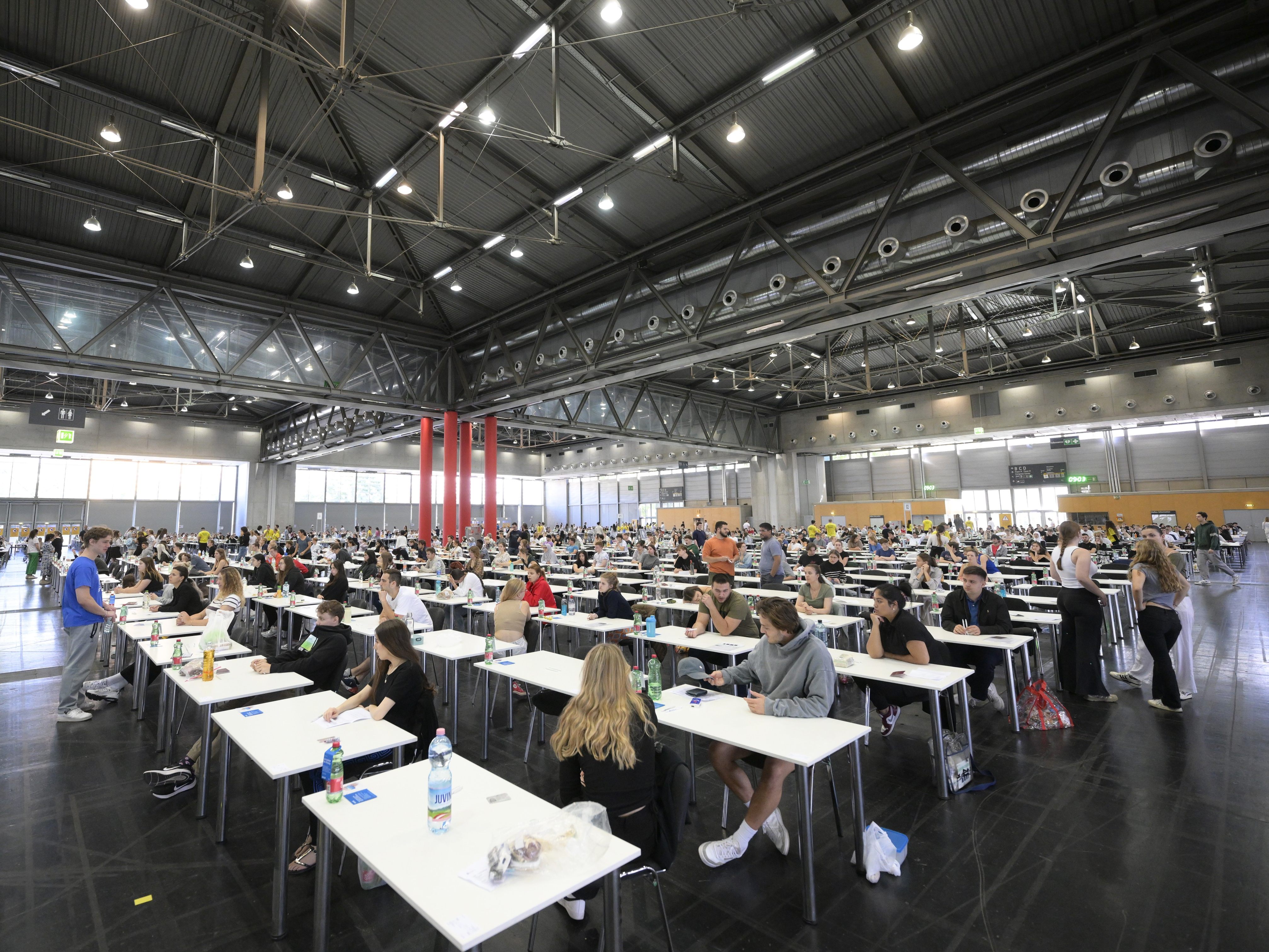 Bei der Konferenz wurde über ein Anreizsystem für Medizinstudenten diskutiert. Bei der Konferenz wurde über ein Anreizsystem für Medizinstudenten diskutiert.