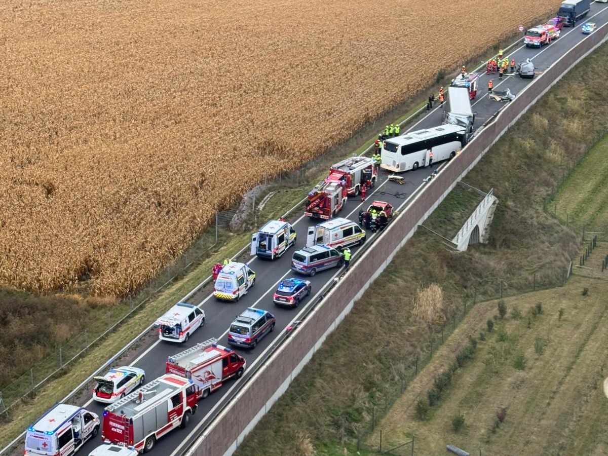 Auf der A5 kam es zu einem Unfall. Auf der A5 kam es zu einem Unfall.