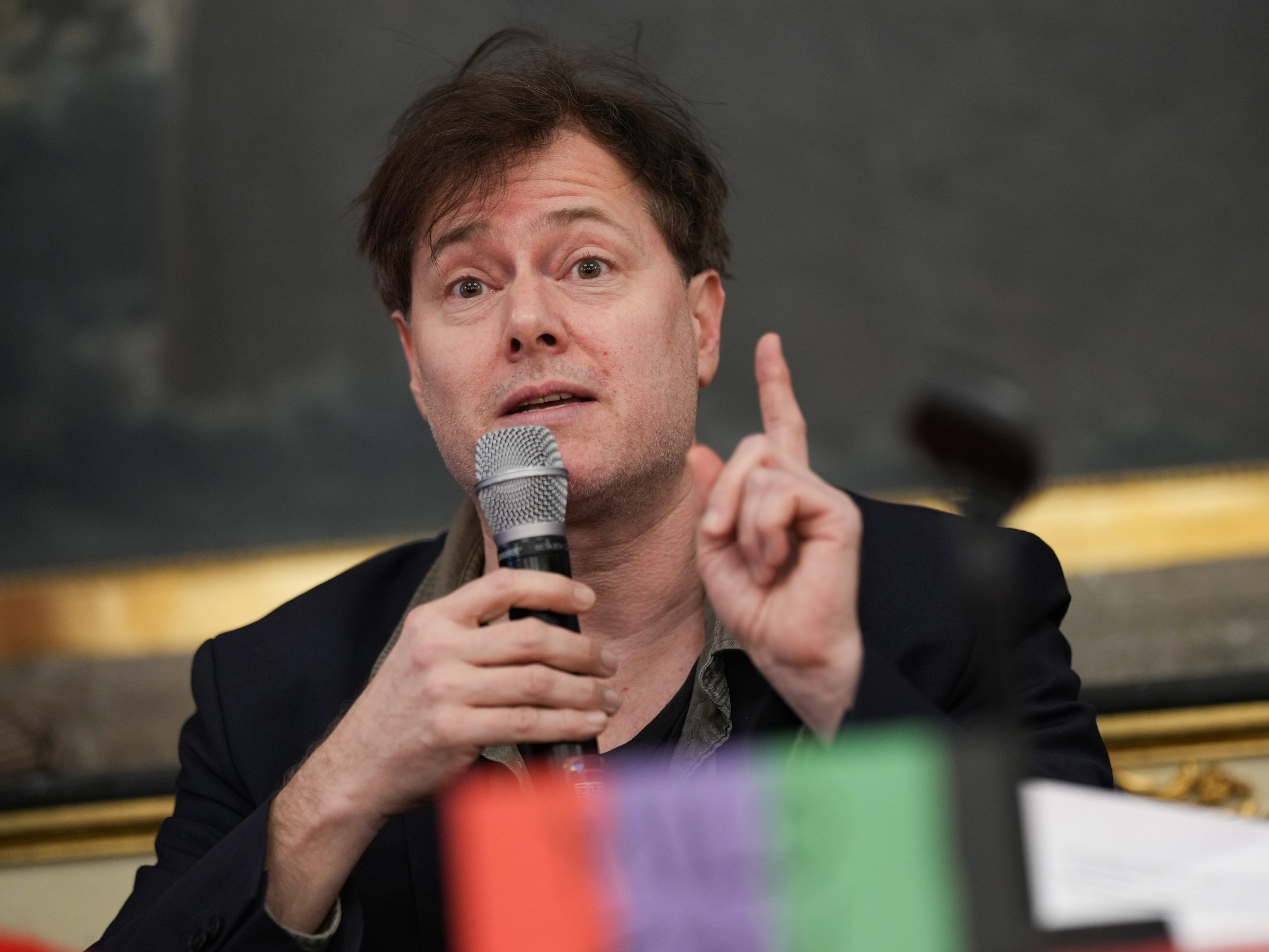 Im Oktober kam ein Offener Brief von Milo Rau. Im Oktober kam ein Offener Brief von Milo Rau.