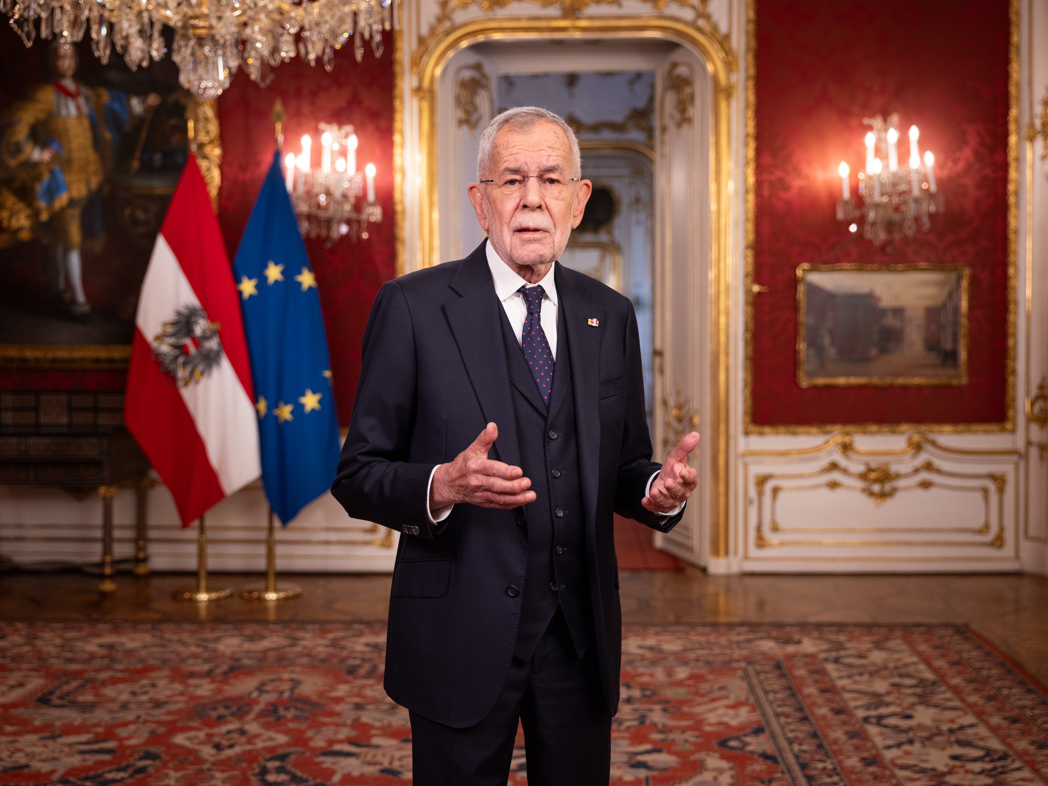 Van der Bellen plädierte in seiner TV-Ansprache einmal mehr für den "guten Kompromiss". Van der Bellen plädierte in seiner TV-Ansprache einmal mehr für den "guten Kompromiss".