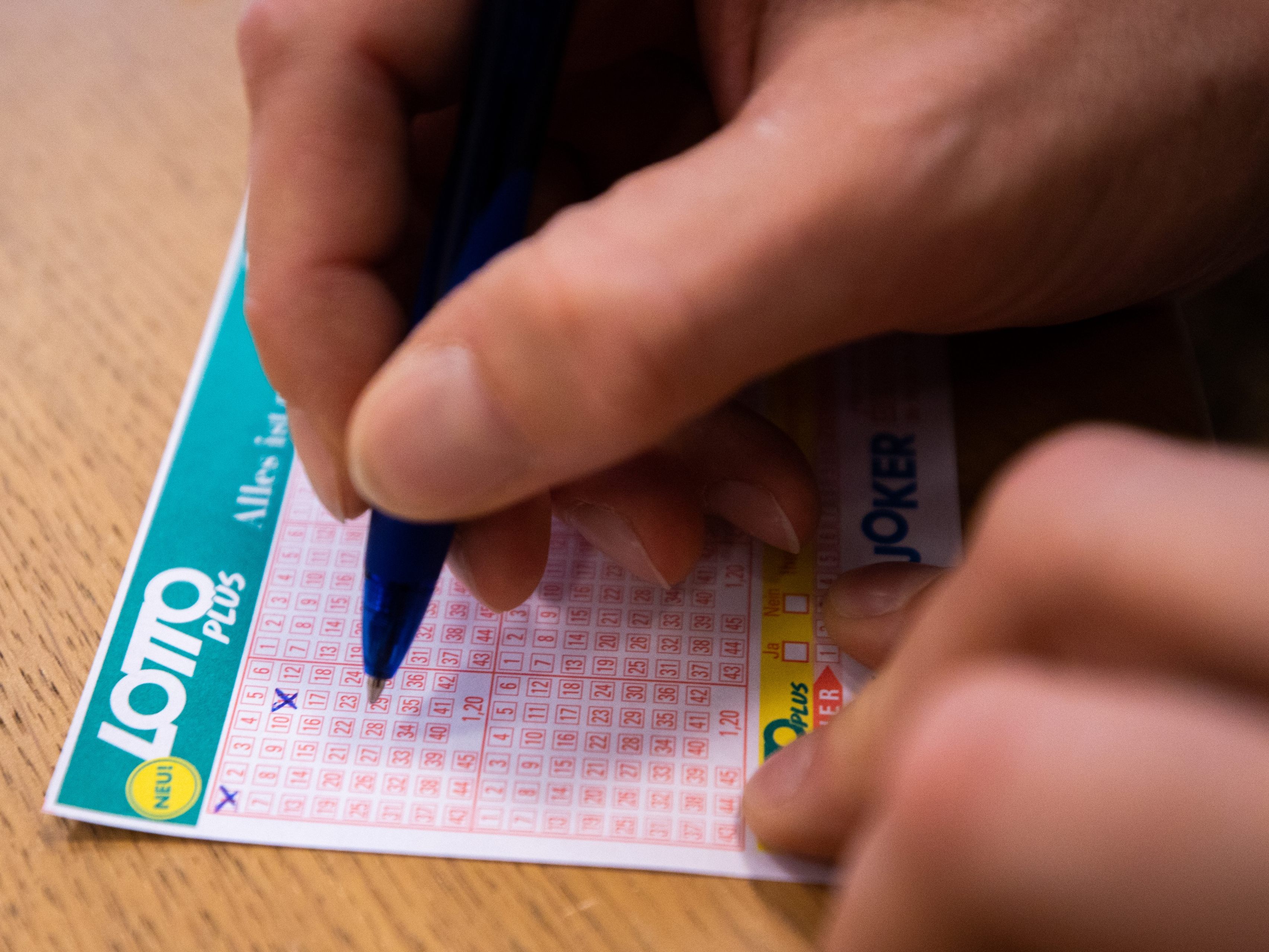 Bei der Lotto-Bonus-Ziehung wartet ein Jackpot.