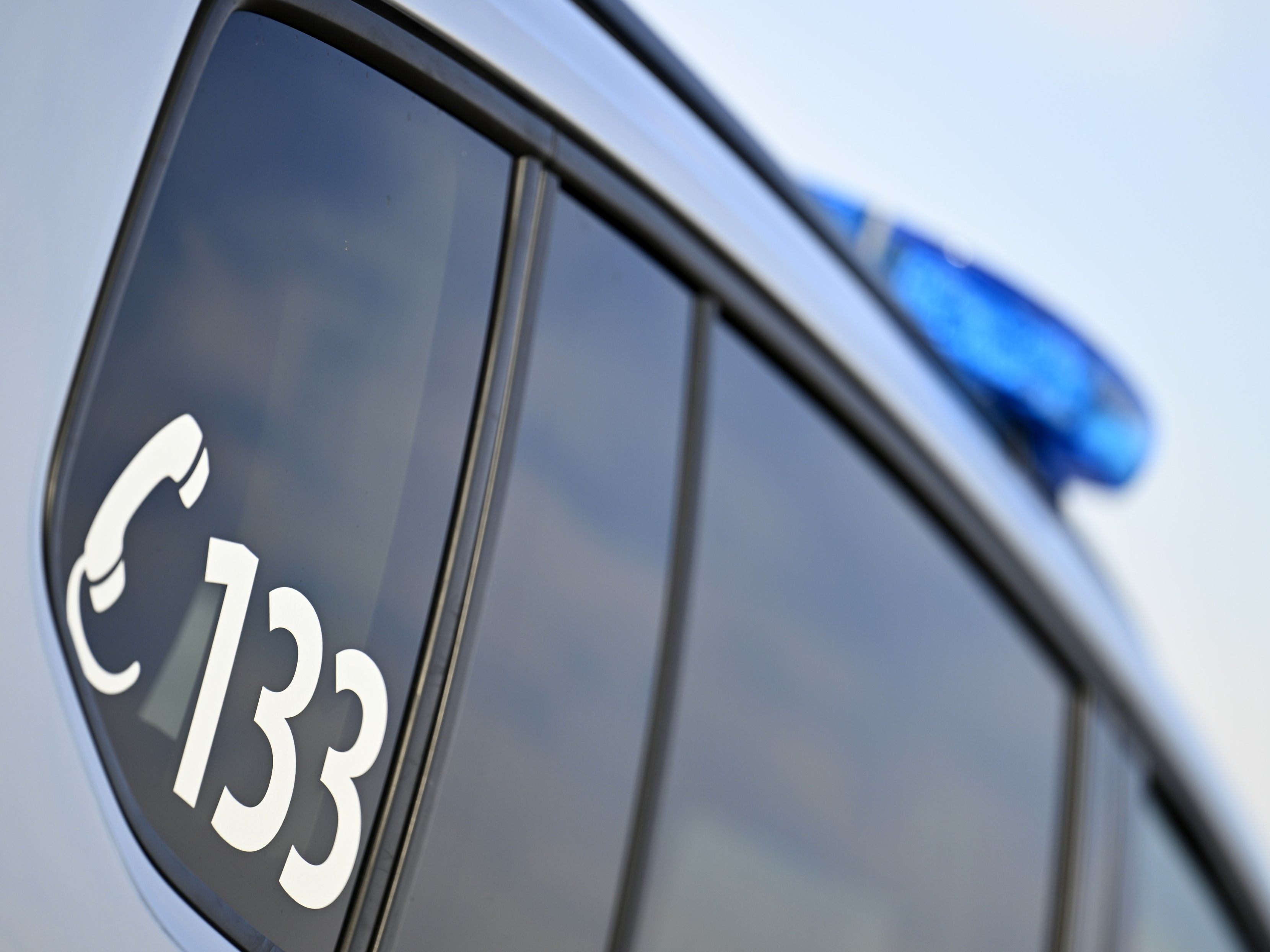 Die Polizei musste wegen einigen Bombendrohungen ausrücken. Die Polizei musste wegen einigen Bombendrohungen ausrücken.