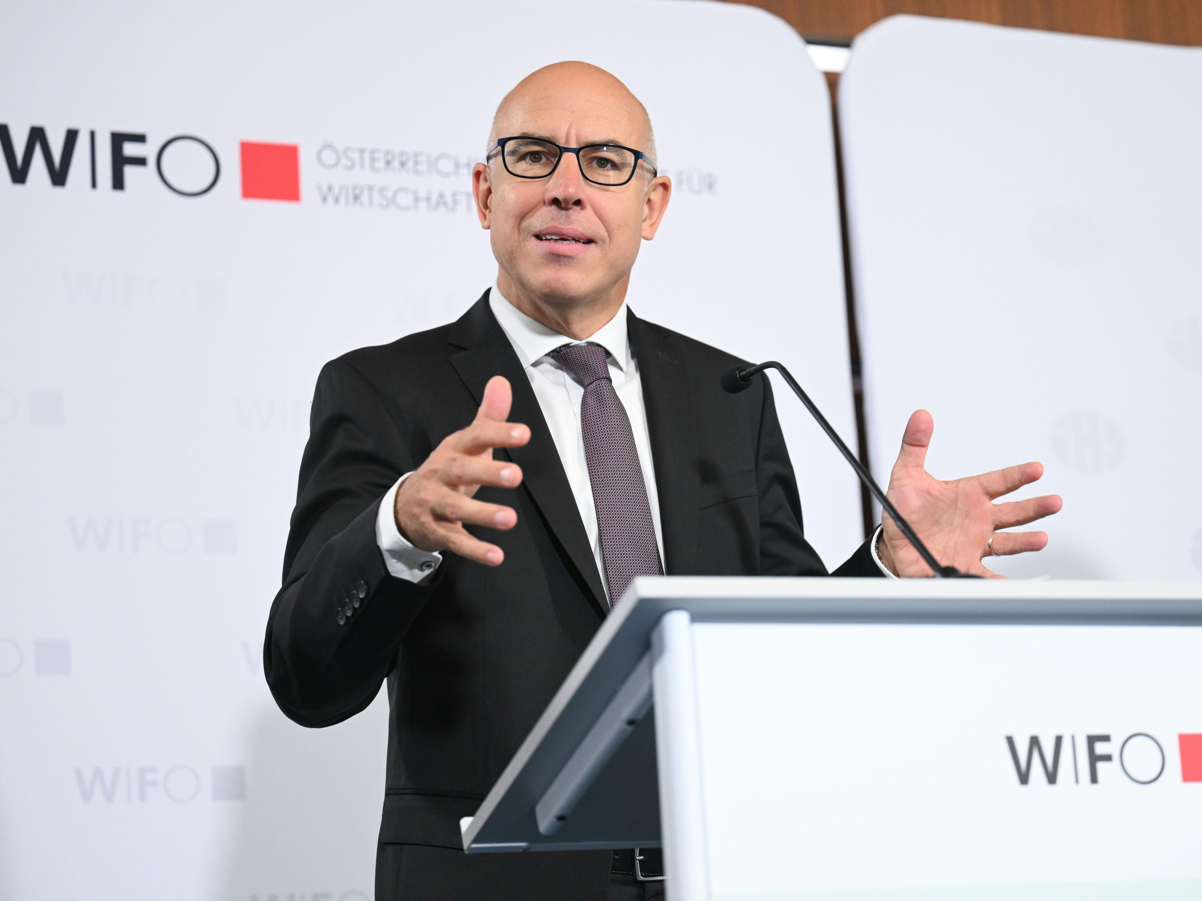 Wifo-Chef Gabriel Felbermayr bei einer Pressekonferenz im Oktober.