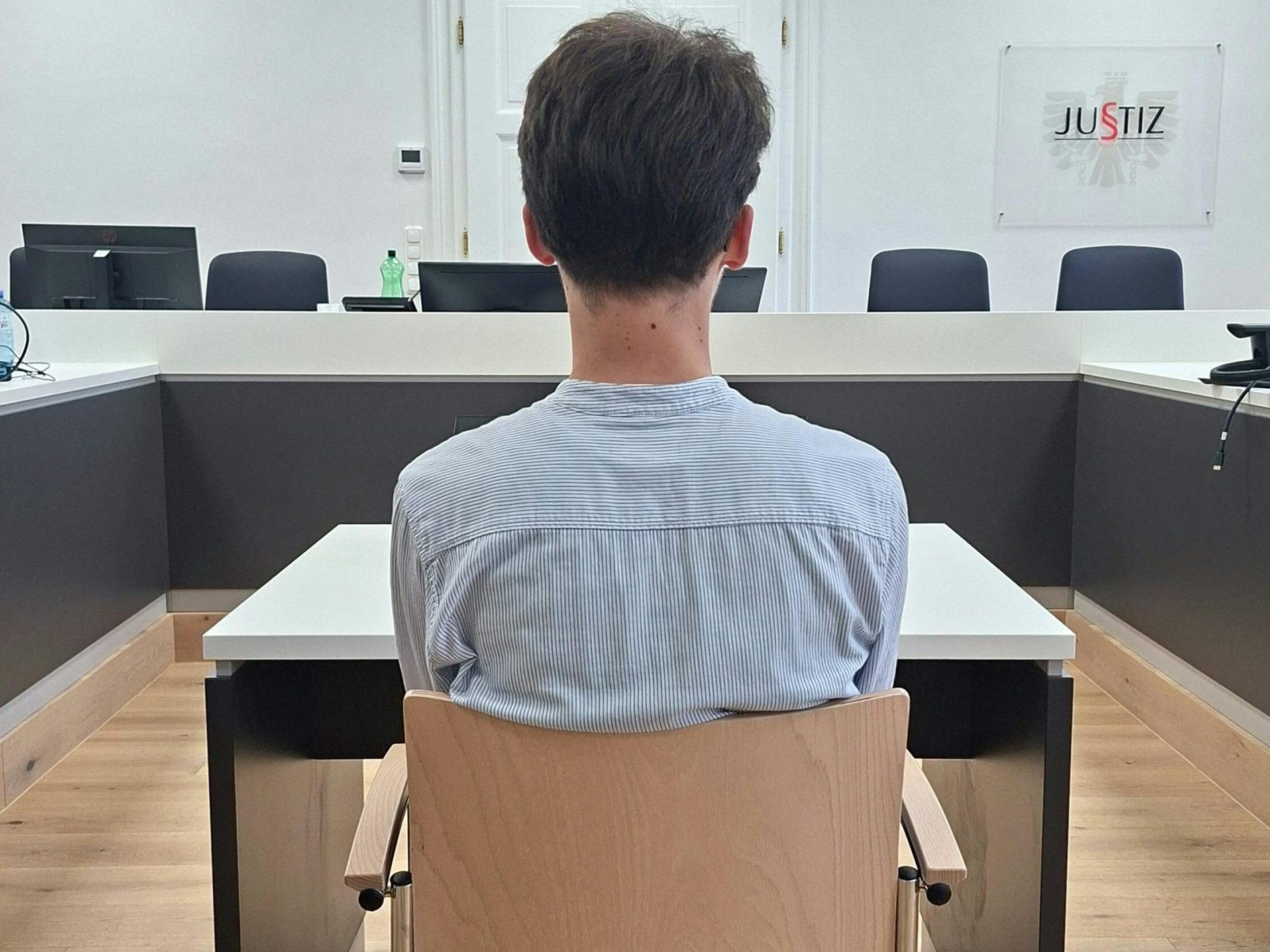 Der Angeklagte am Landesgericht Linz. Der Angeklagte am Landesgericht Linz.