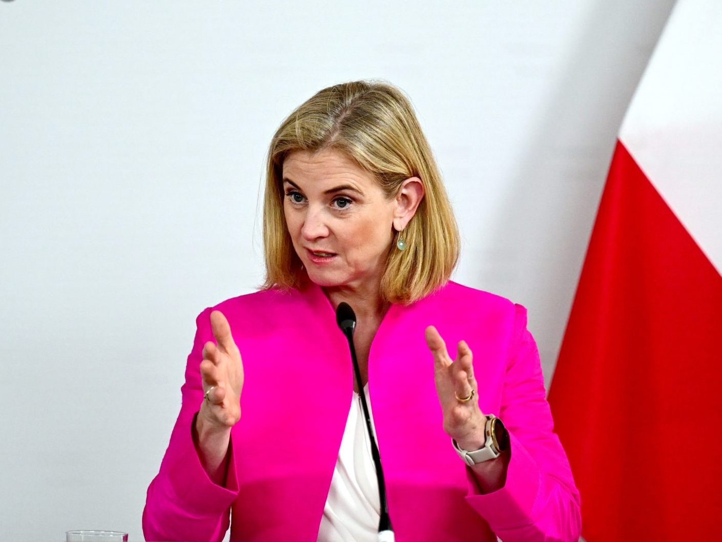 Meinl-Reisinger sieht in Österreich keinen Platz für Antisemitismus.