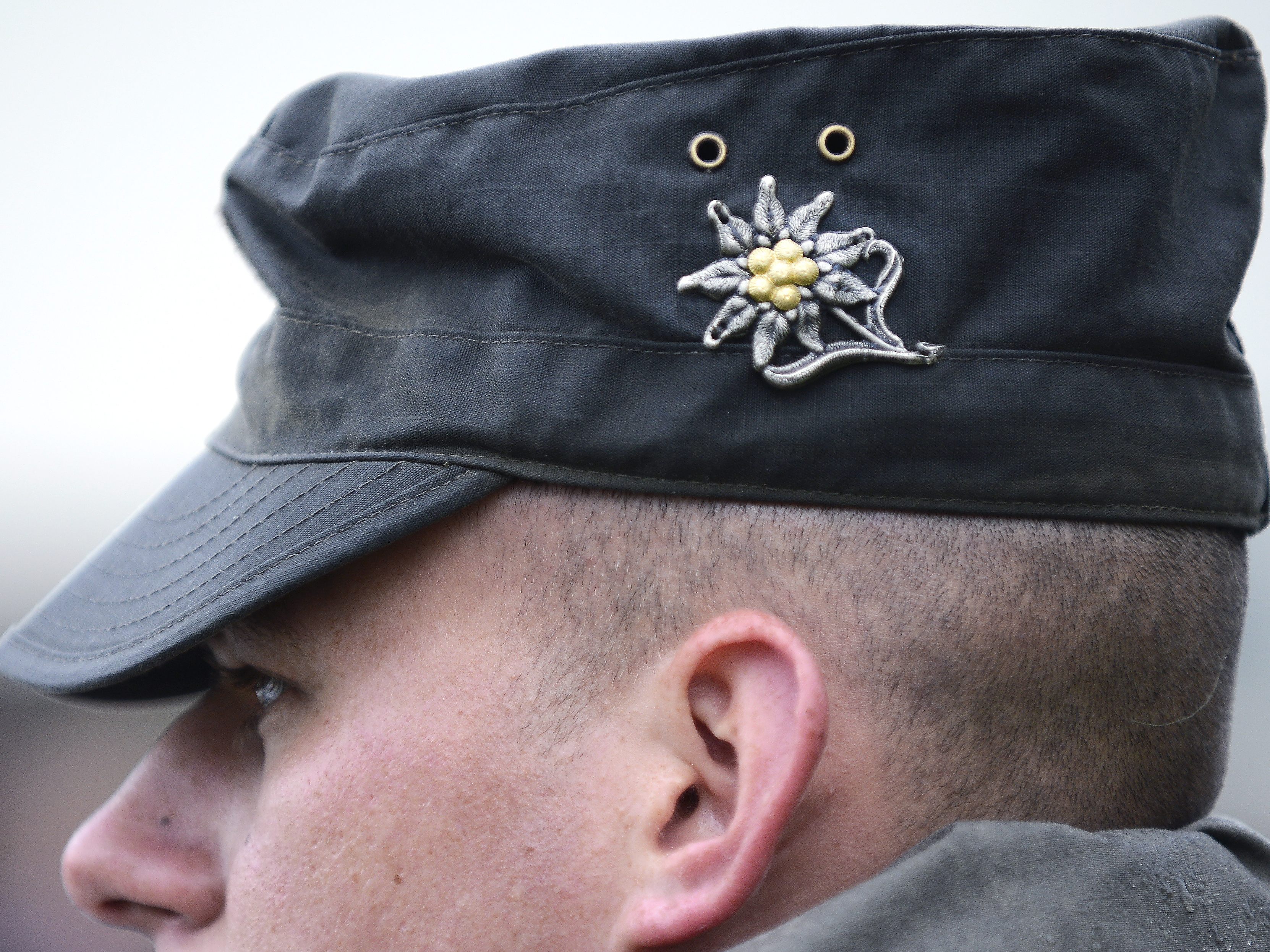Strafe für lange Haare – Bundesheer-Vorschrift wackelt vor Höchstgericht Strafe für lange Haare – Bundesheer-Vorschrift wackelt vor Höchstgericht