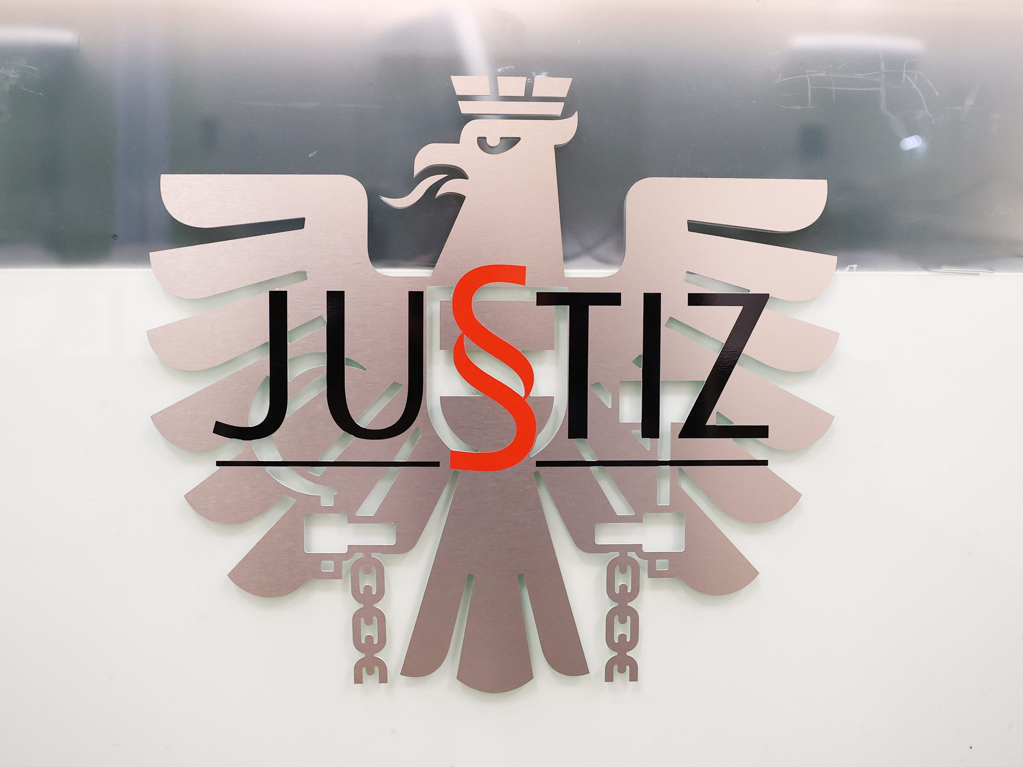 Juristen warnen vor einer Schwächung des Rechtsstaates.