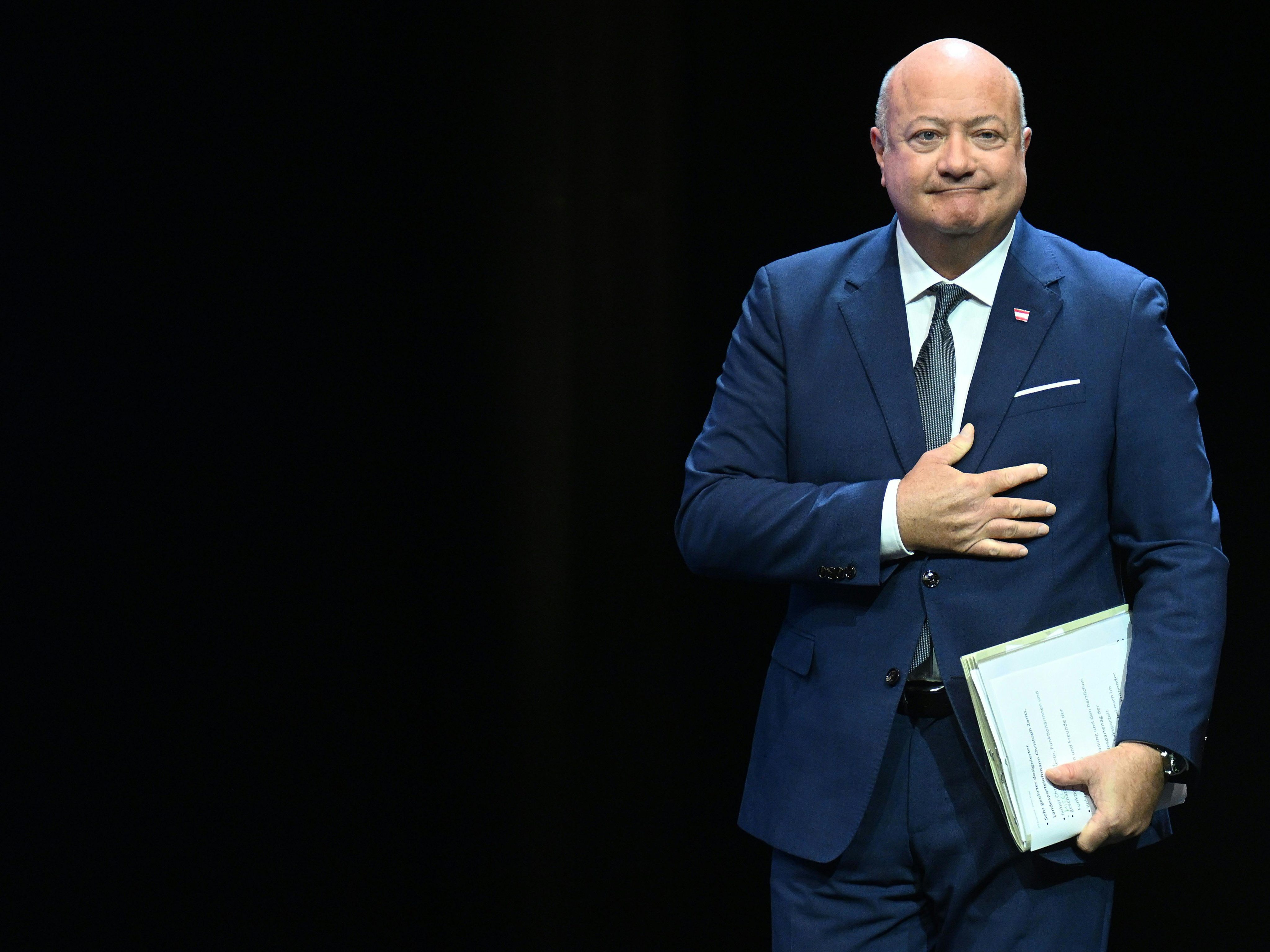 Bundeskanzler Christian Stocker wird kommende Woche am Rücken operiert.