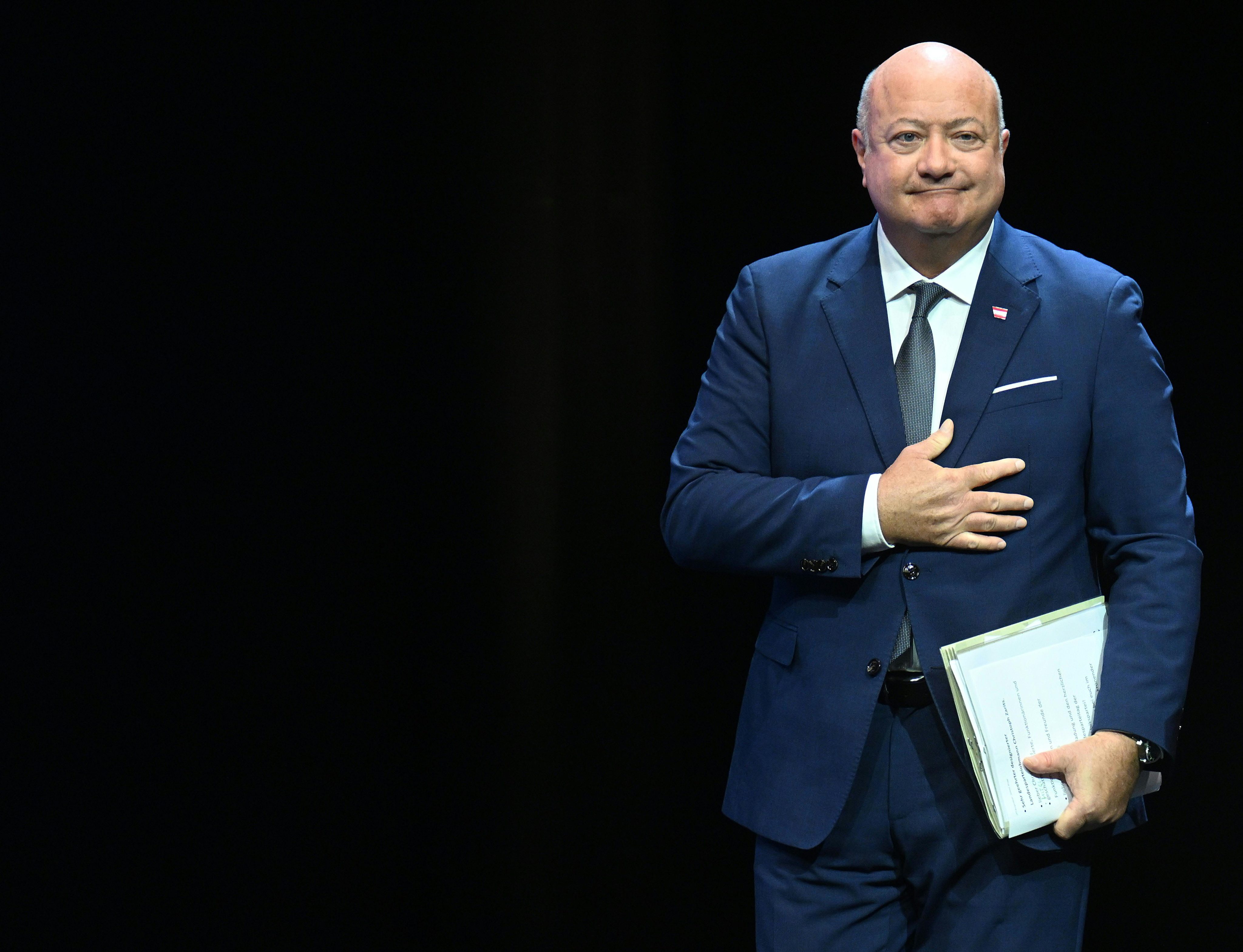 Bundeskanzler Stocker wird am Rücken operiert