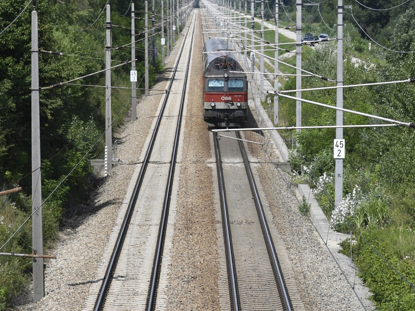 Die Marchegger Ostbahn nimmt den elektrisch grenzüberschreitenden Betrieb auf.