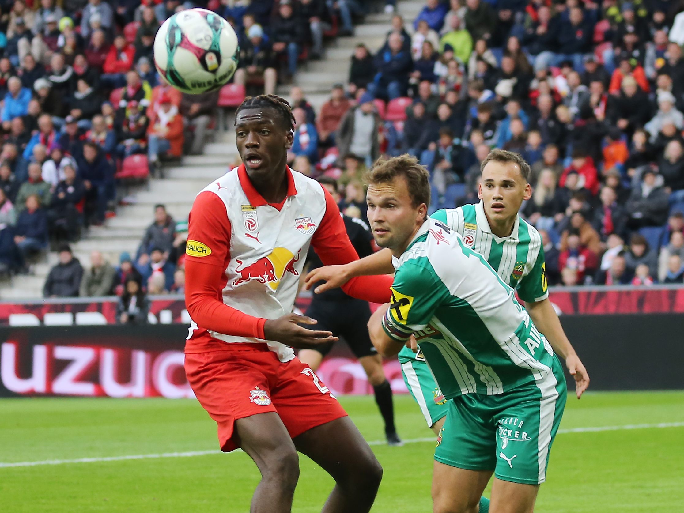 Rapid Wien unterliegt RB Salzburg mit 1:2. Rapid Wien unterliegt RB Salzburg mit 1:2.