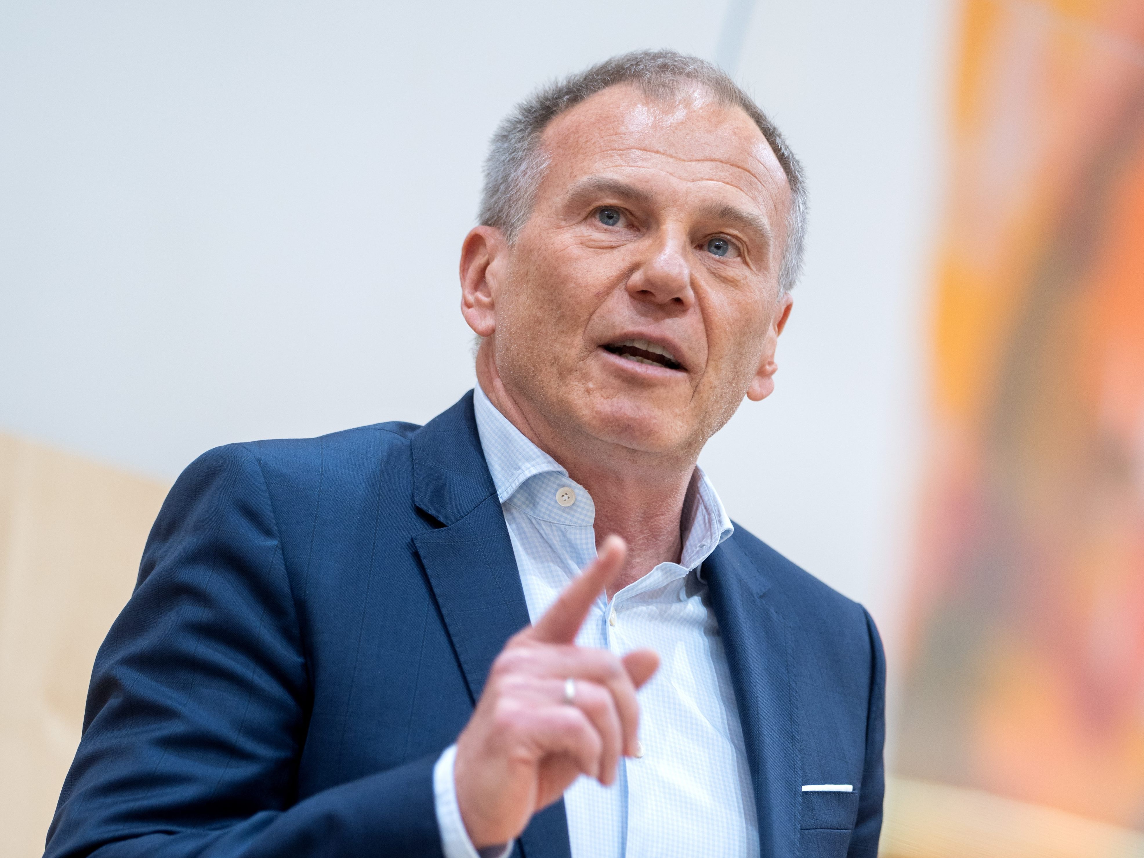 Armin Wolf zeigt die Plattform X bei der Staatsanwaltschaft an.