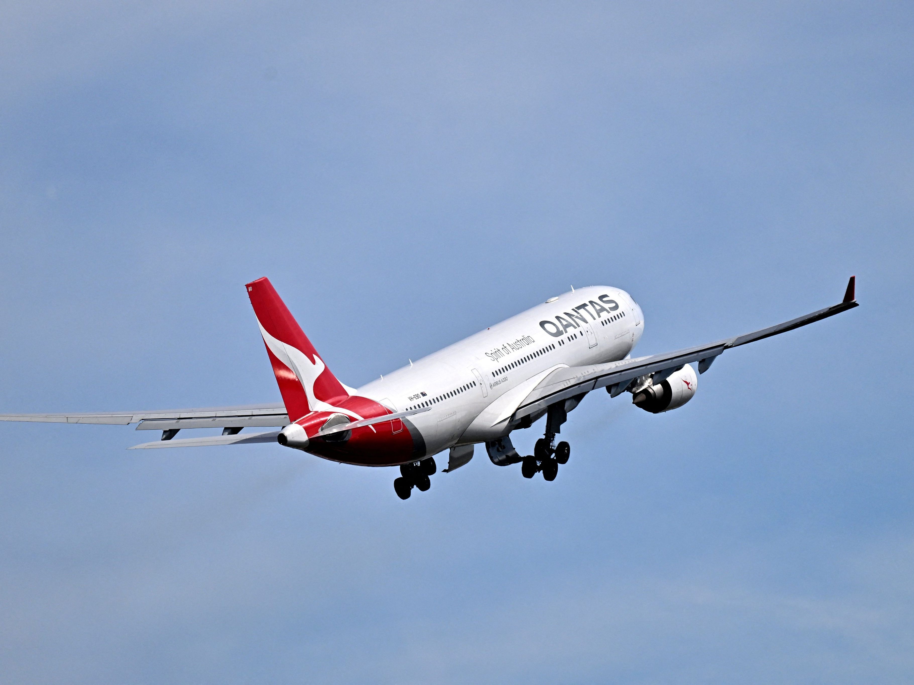 Qantas nutzt regelmäßig Routen über den Südpazifik, überquert die Antarktis jedoch nur in Ausnahmefällen. Qantas nutzt regelmäßig Routen über den Südpazifik, überquert die Antarktis jedoch nur in Ausnahmefällen.