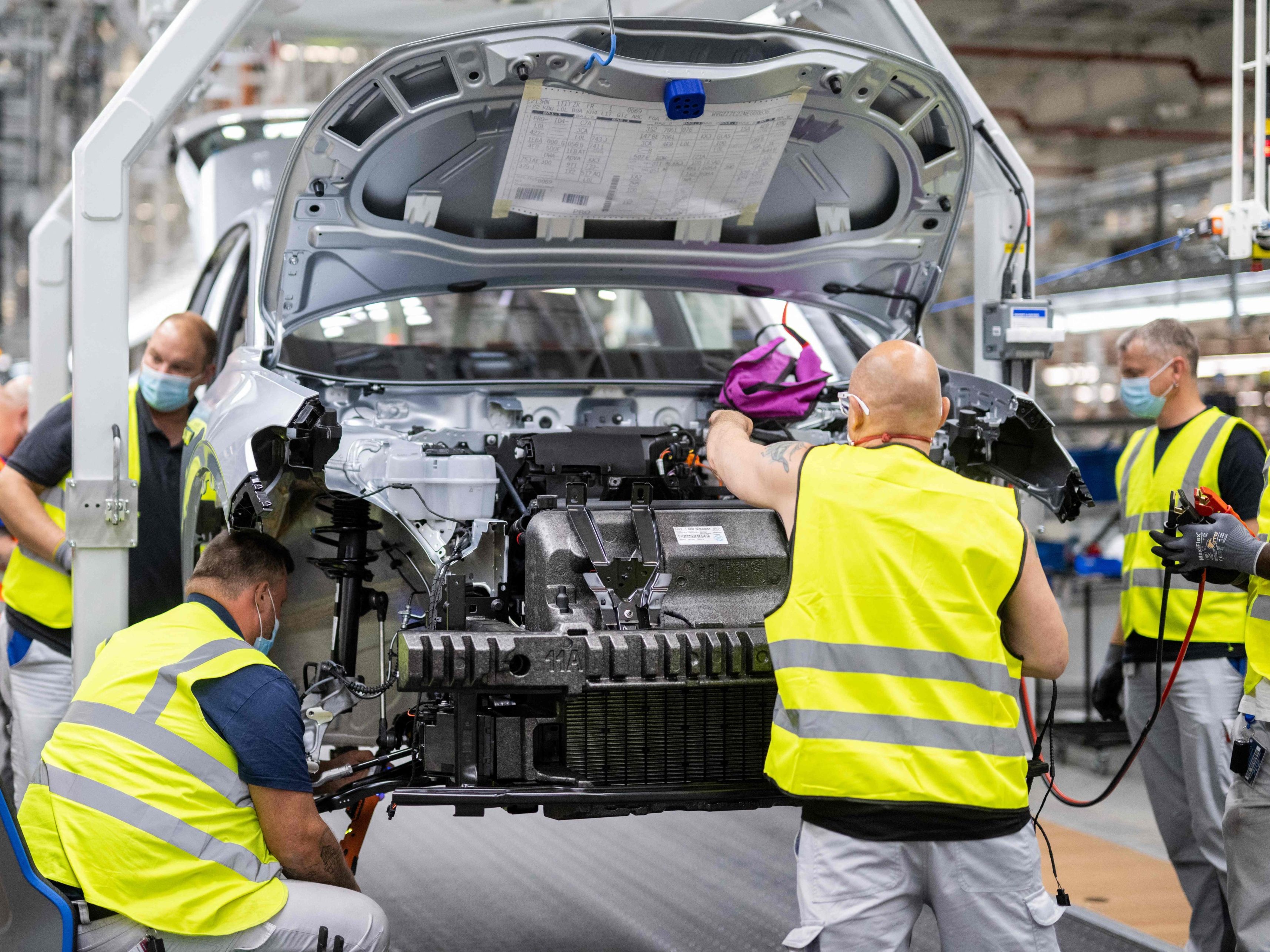 VW warnt vor möglichem Produktionsstopp wegen Chip-Mangel.