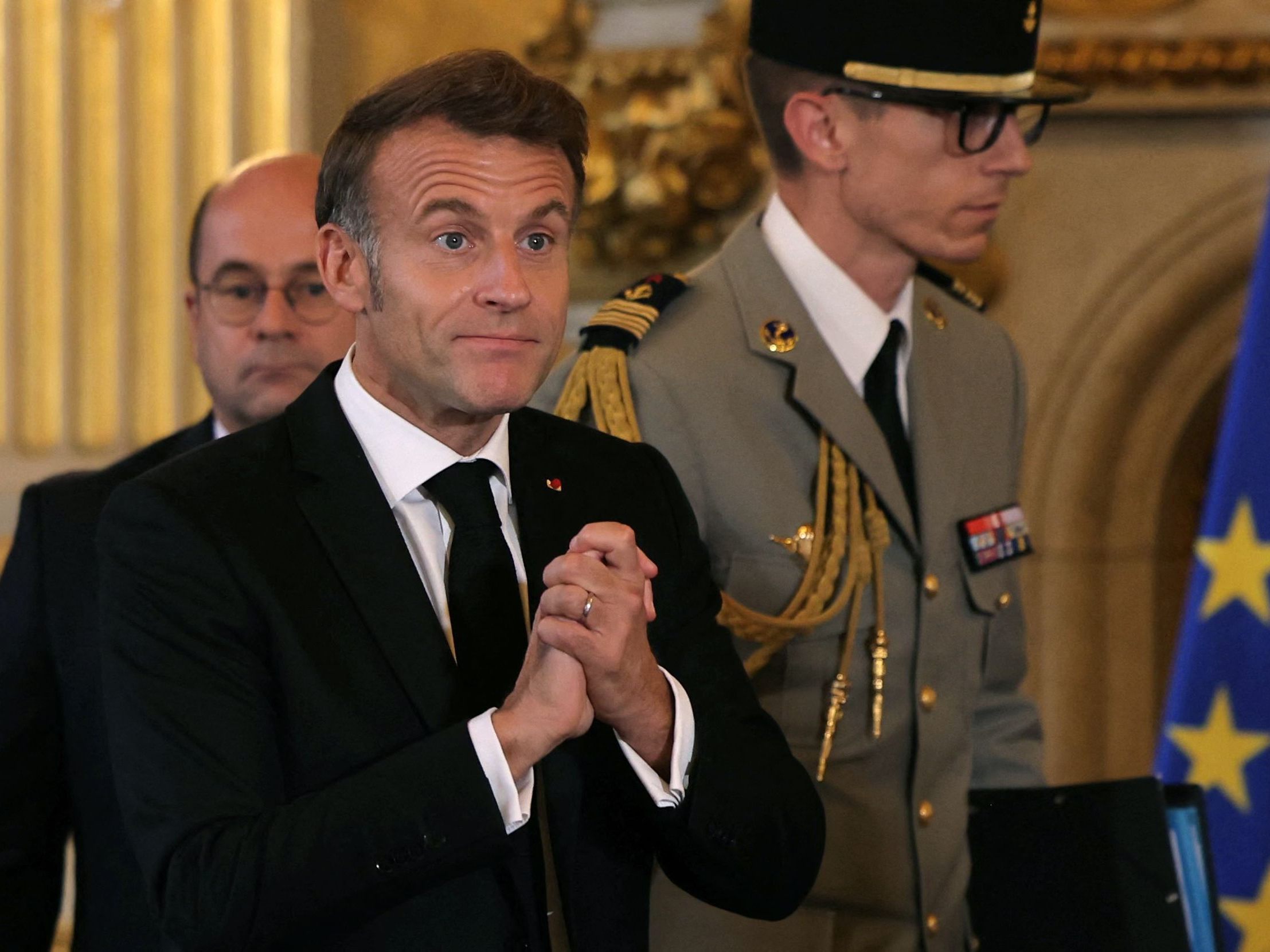 Frankreichs Präsident Emmanuel Macron soll nach dem Treffen bekannt geben, wer neuer Regierungschef wird.
