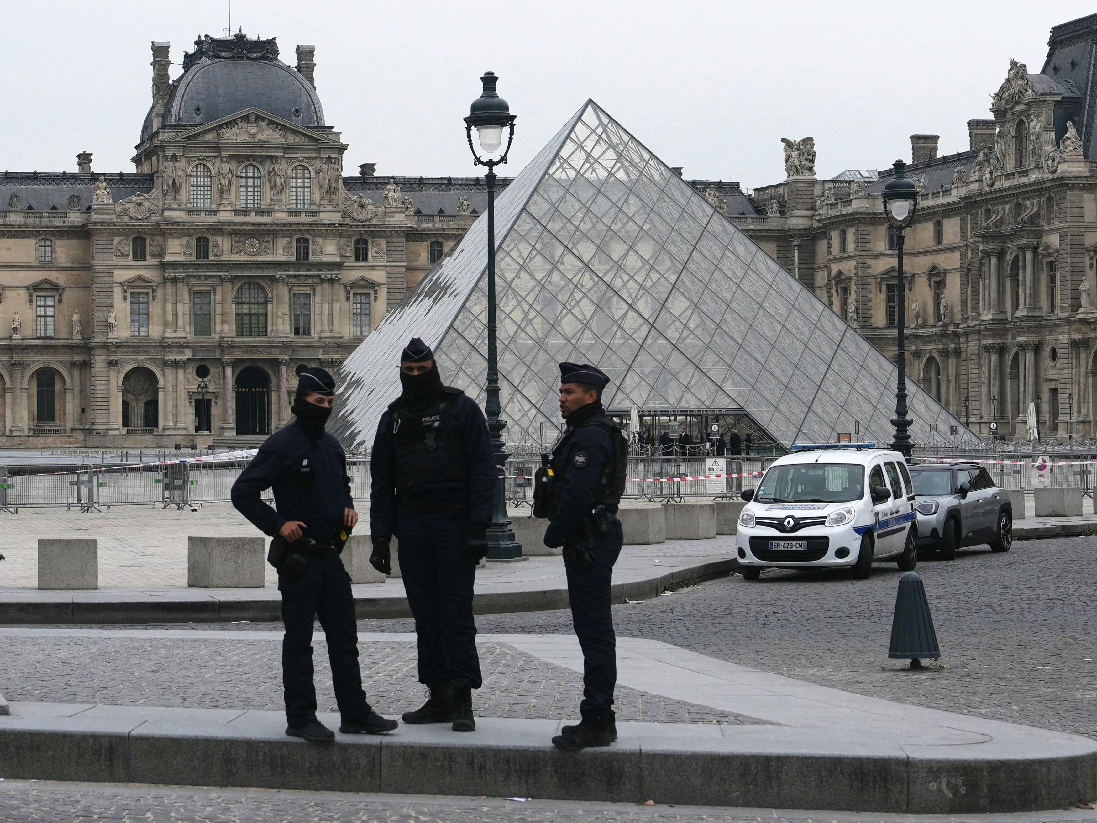Louvre-Raub: Zwei Täter geständig – Juwelen weiter vermisst Louvre-Raub: Zwei Täter geständig – Juwelen weiter vermisst