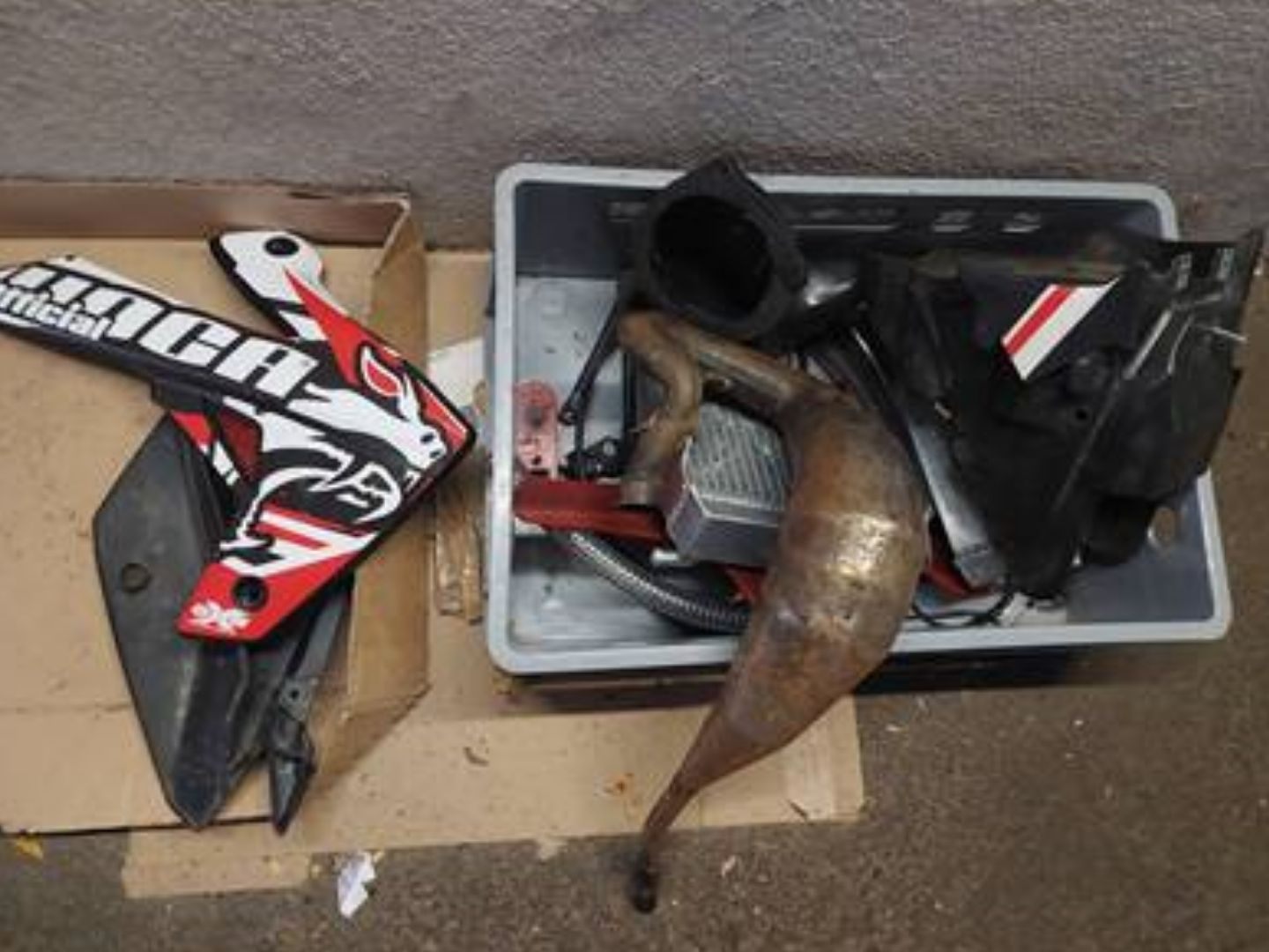 Die Jugendlichen haben Kennzeichen und Mopedteile in Wien und Niederösterreich gestohlen.
