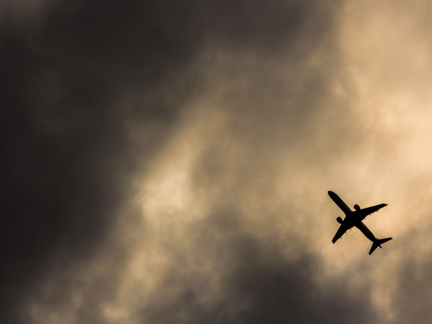 Bei Blitzeinschlag in ein Flugzeug gibt es keine Entschädigung für etwaige Verspätungen. Bei Blitzeinschlag in ein Flugzeug gibt es keine Entschädigung für etwaige Verspätungen.