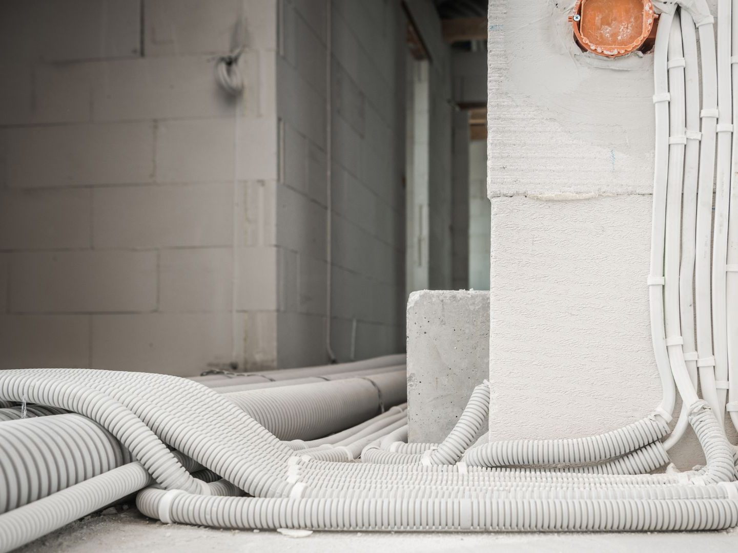 Der Neubau von Wohnungen verbleibt auf tiefem Niveau.