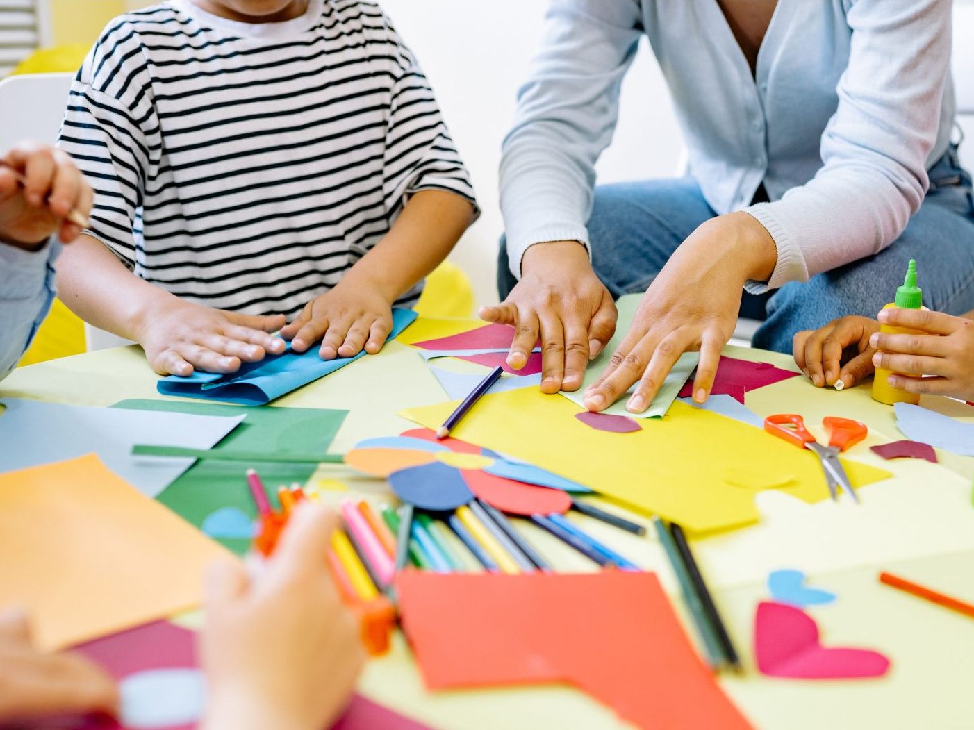 Der Engpass bei Krisenpflegeeltern führt zu einer Überbelastung der Kinder- und Jugendhilfe.
