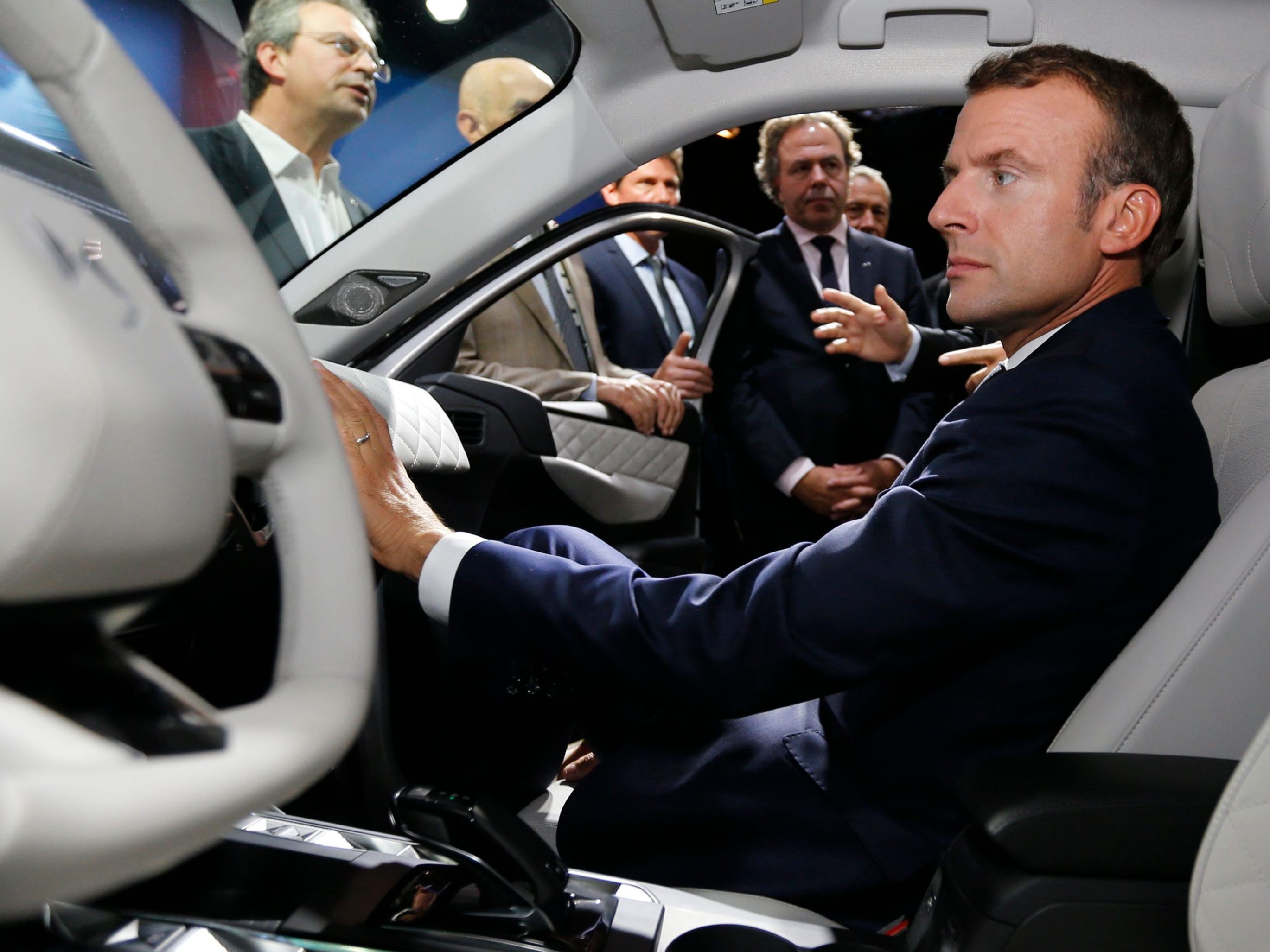 Frankreichs Präsident Emmanuel Macron in einem Fahrzeug der Marke. Frankreichs Präsident Emmanuel Macron in einem Fahrzeug der Marke.