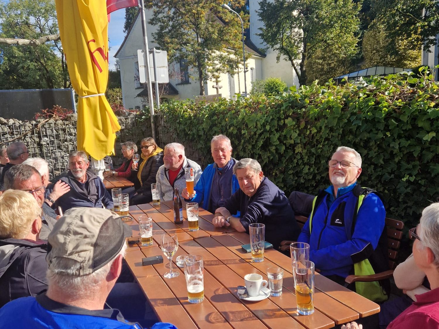 Ausklang im Gastgarten Hotel-Gasthaus Löwen, Nofels Ausklang im Gastgarten Hotel-Gasthaus Löwen, Nofels