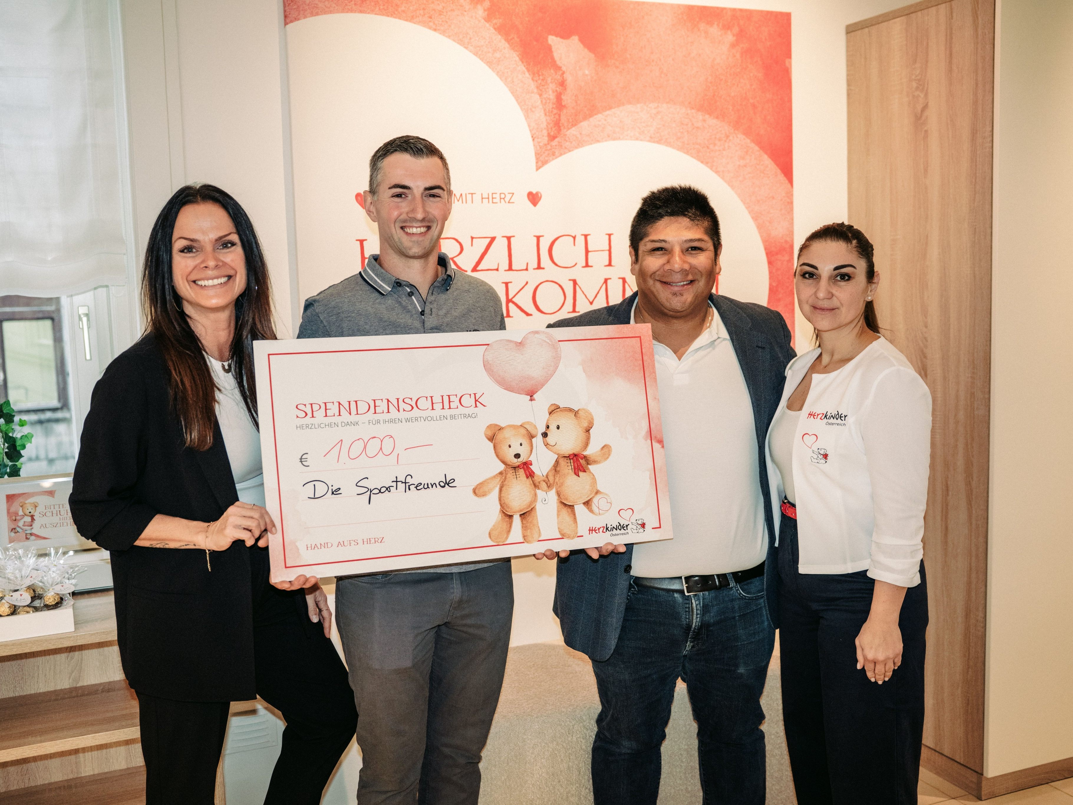 v.l.n.r.: Astrid Baumgartner, Dominik Hochstöger (Obmann "Die Sportfreunde"), Orlando Sandler-Garcia (Vize-Obmann "Die Sportfreunde"), Natalie Unger v.l.n.r.: Astrid Baumgartner, Dominik Hochstöger (Obmann "Die Sportfreunde"), Orlando Sandler-Garcia (Vize-Obmann "Die Sportfreunde"), Natalie Unger