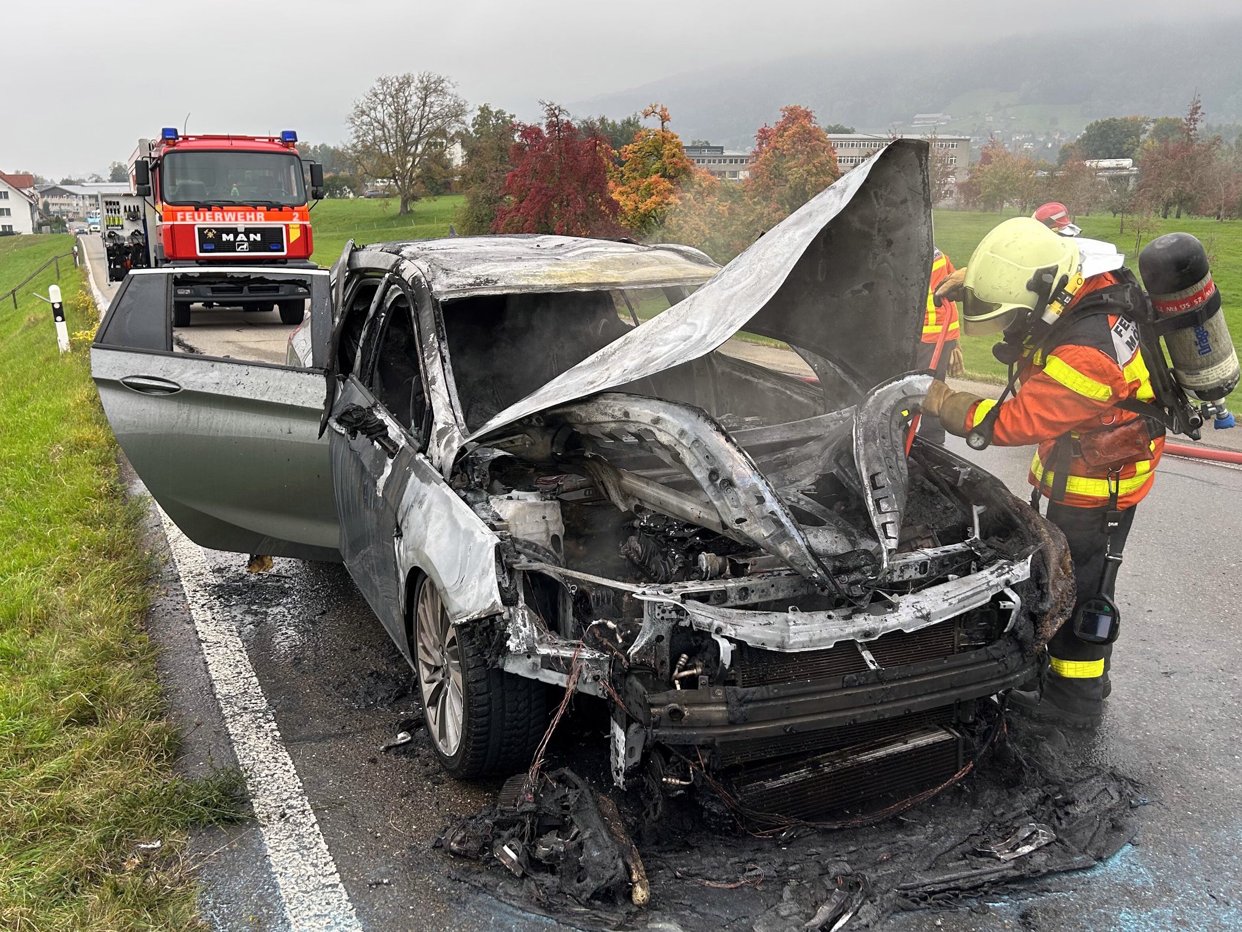 Fahrzeugbrand in Mörschwil: Lenker erleidet leichte Verletzungen