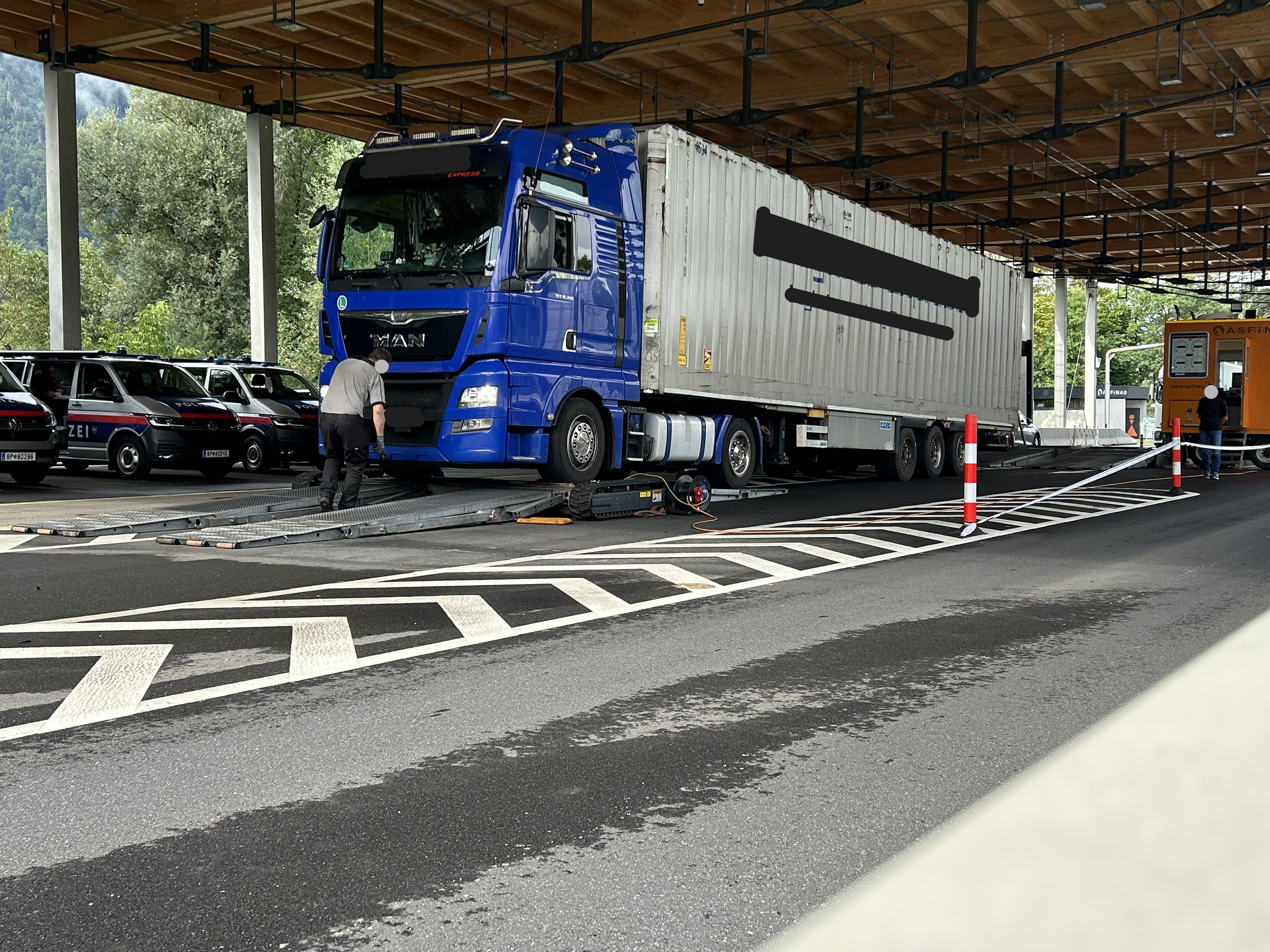 Vorarlberger Polizei stoppt Lkw mit gefährlich defekten Bremsen