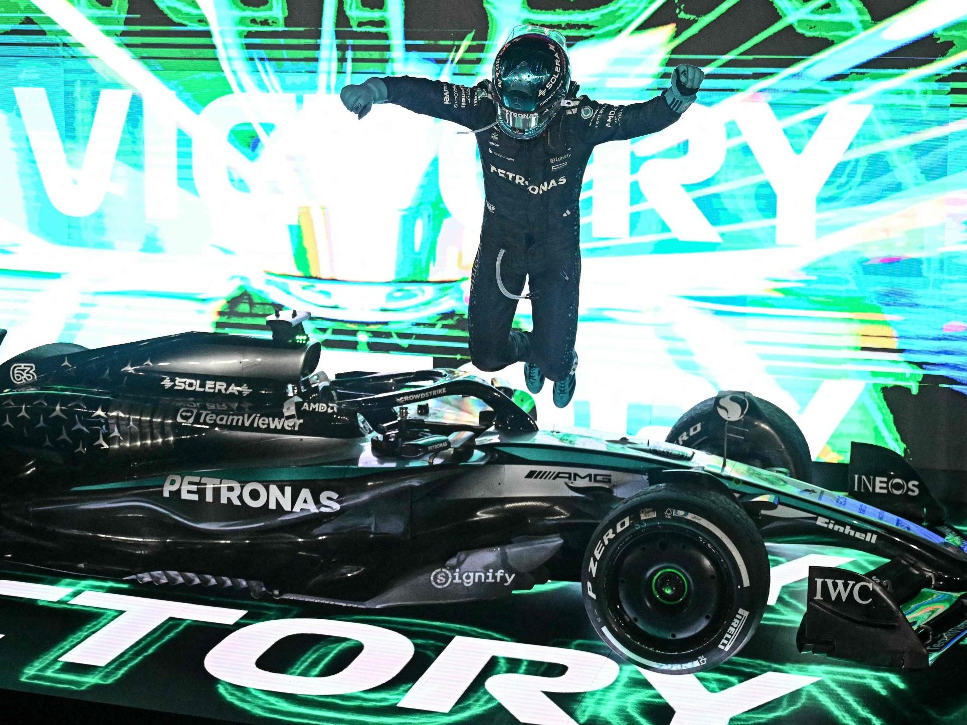 McLaren-Pilot Russell (Bild) gewann vor Verstappen und Norris. McLaren-Pilot Russell (Bild) gewann vor Verstappen und Norris.