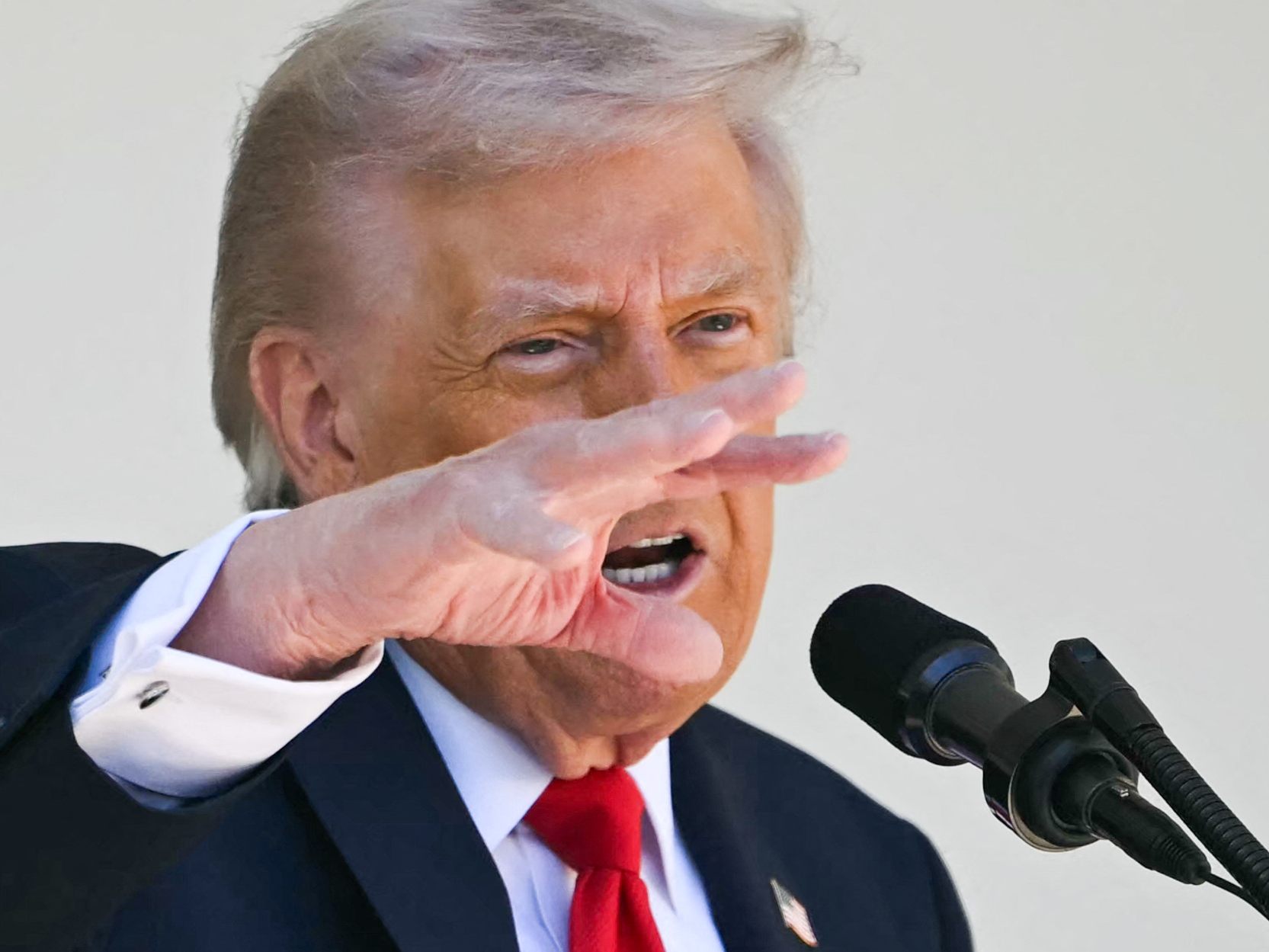 USA verhängen Sanktionen gegen Russlands Öl-Industrie und Trump sagt Treffen mit Putin in Budapest ab.