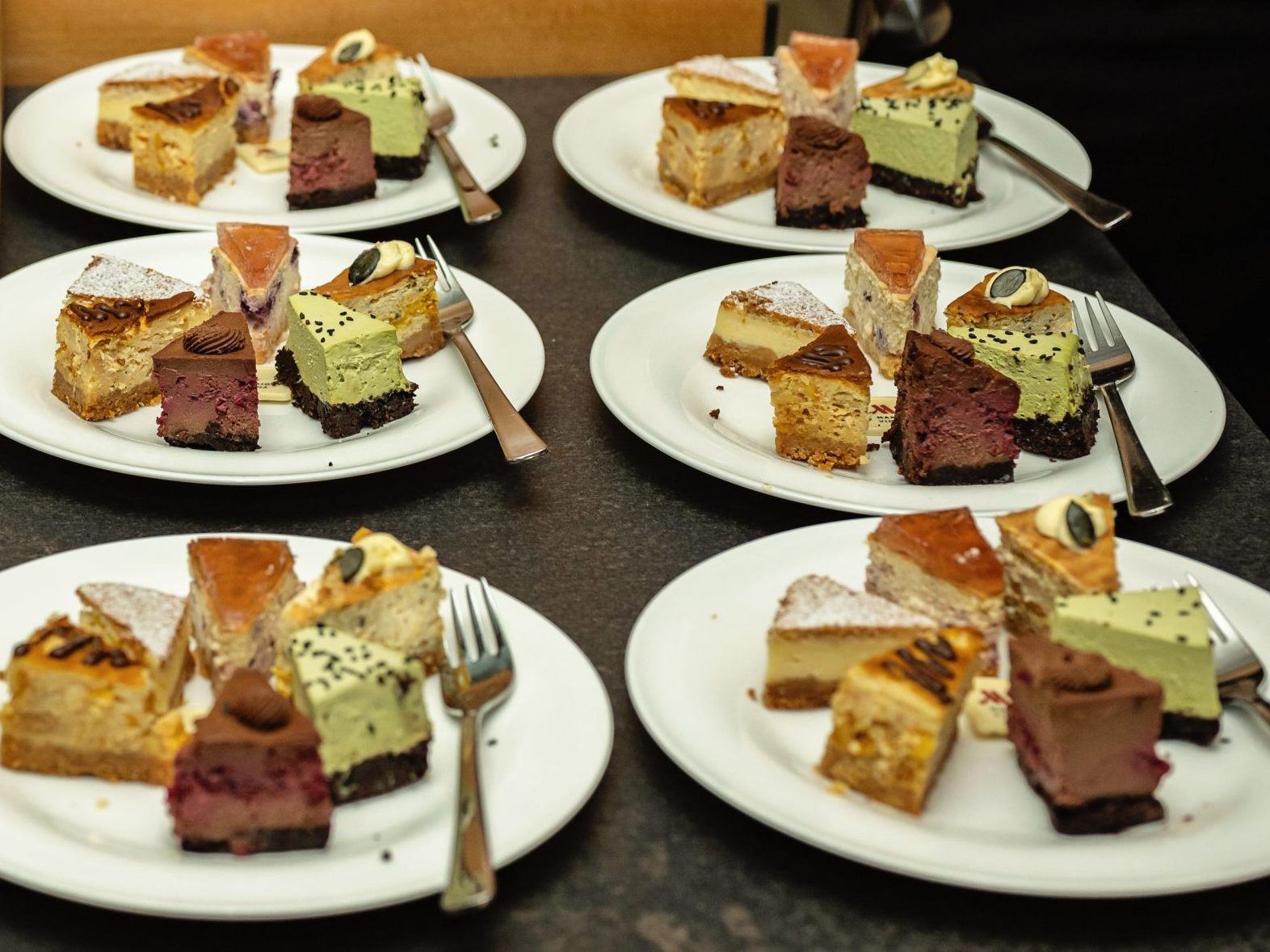 Das Vienna Marriott Hotel serviert beim Cheesecake Tasting sagenhafte 1.300 Portionen.