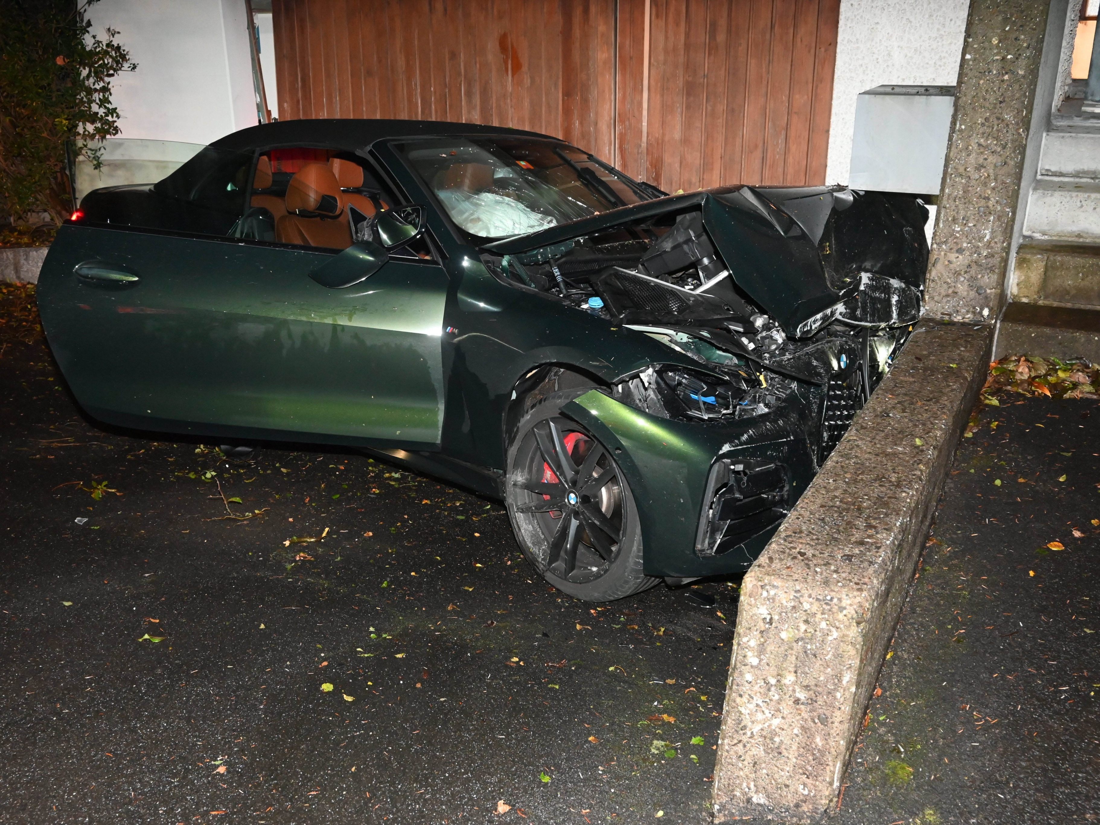 21-Jährige verliert Kontrolle – Crash in Widnau endet an Hauswand