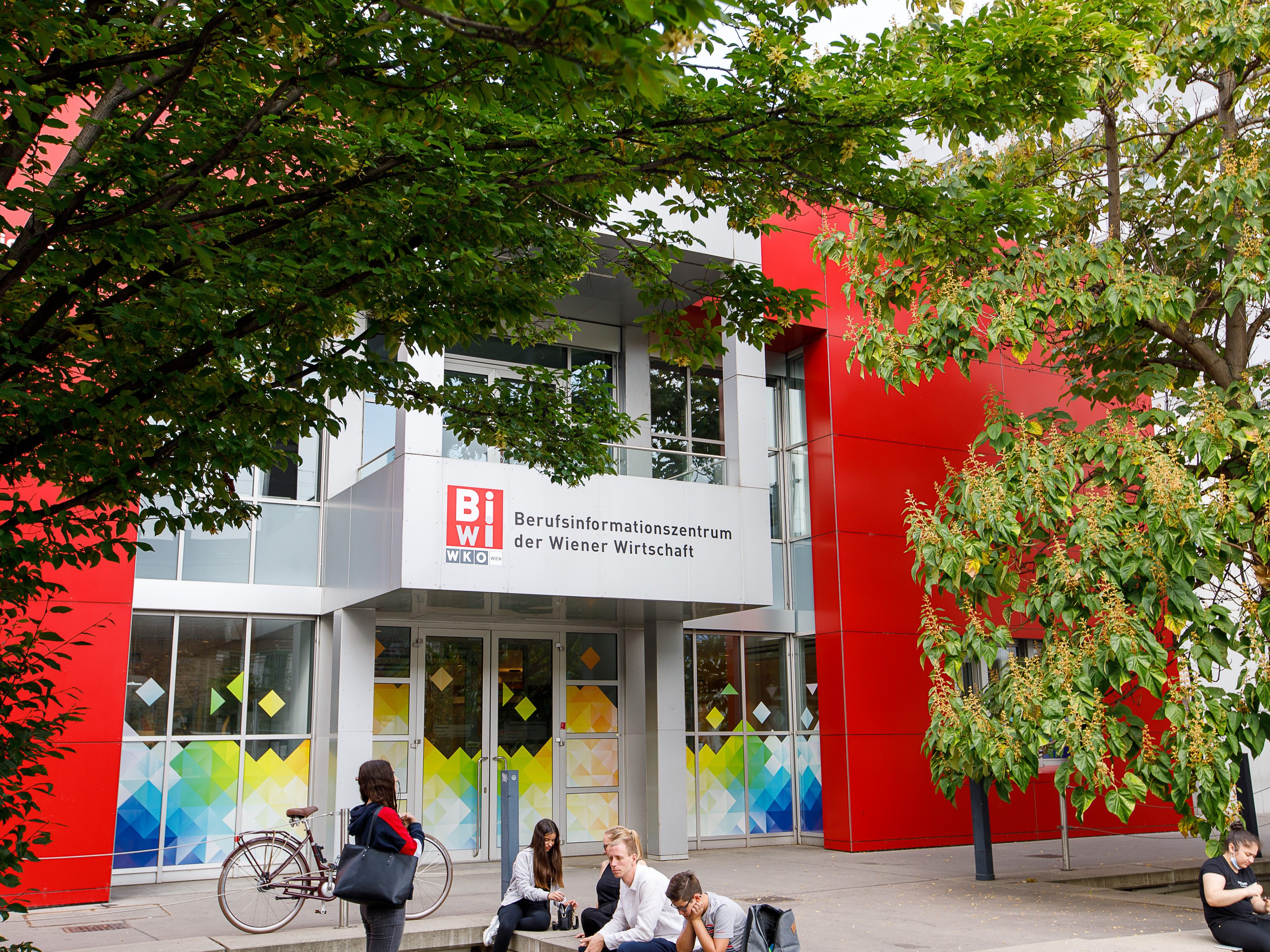 Das Berufsinformationszentrum bietet ein neues Tool zur Berufswahl.