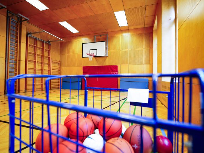 Vereine sollen einen leichteren Zutritt zu Turnsälen an Schulen bekommen. Vereine sollen einen leichteren Zutritt zu Turnsälen an Schulen bekommen.