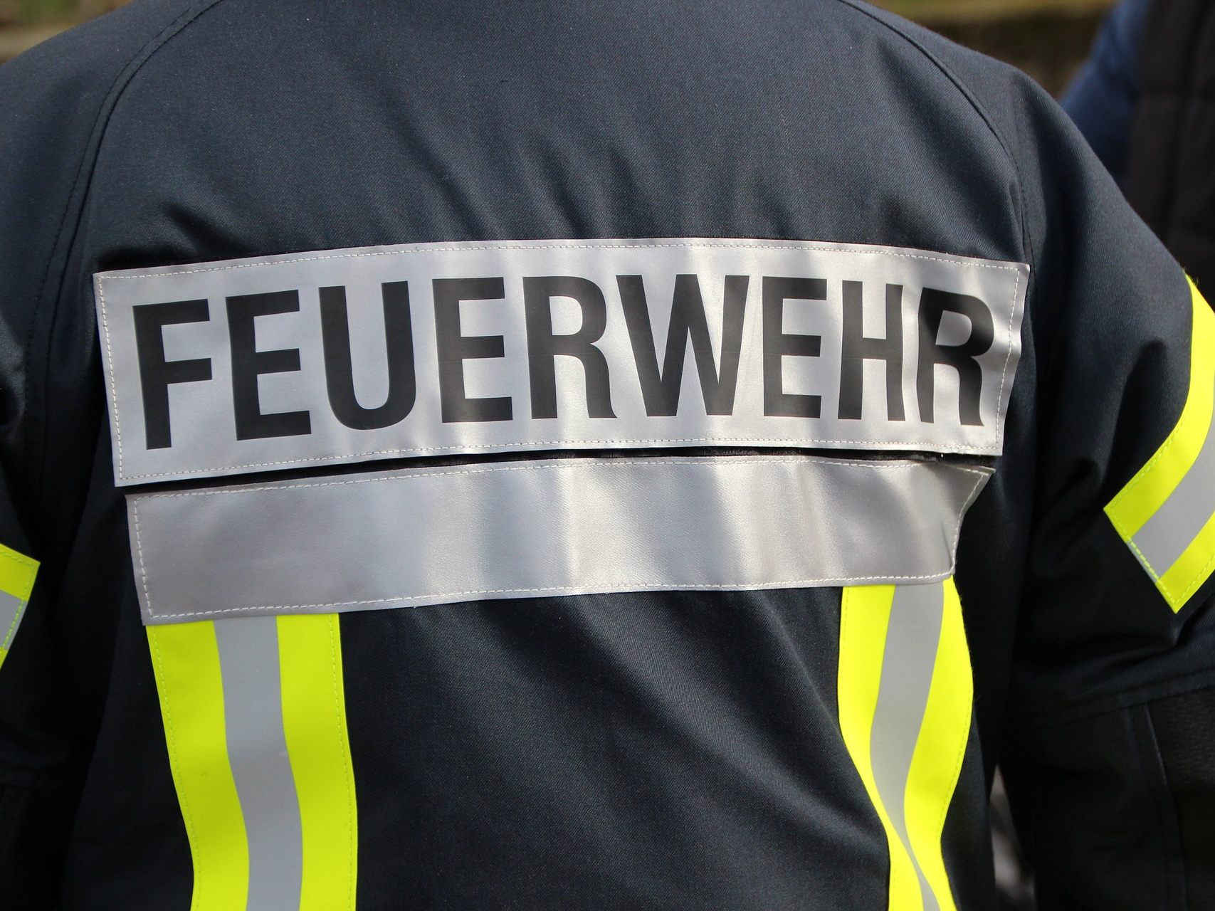 Mehrere Feuerwehrleute wurden durch Stichflammen verletzt. Mehrere Feuerwehrleute wurden durch Stichflammen verletzt.